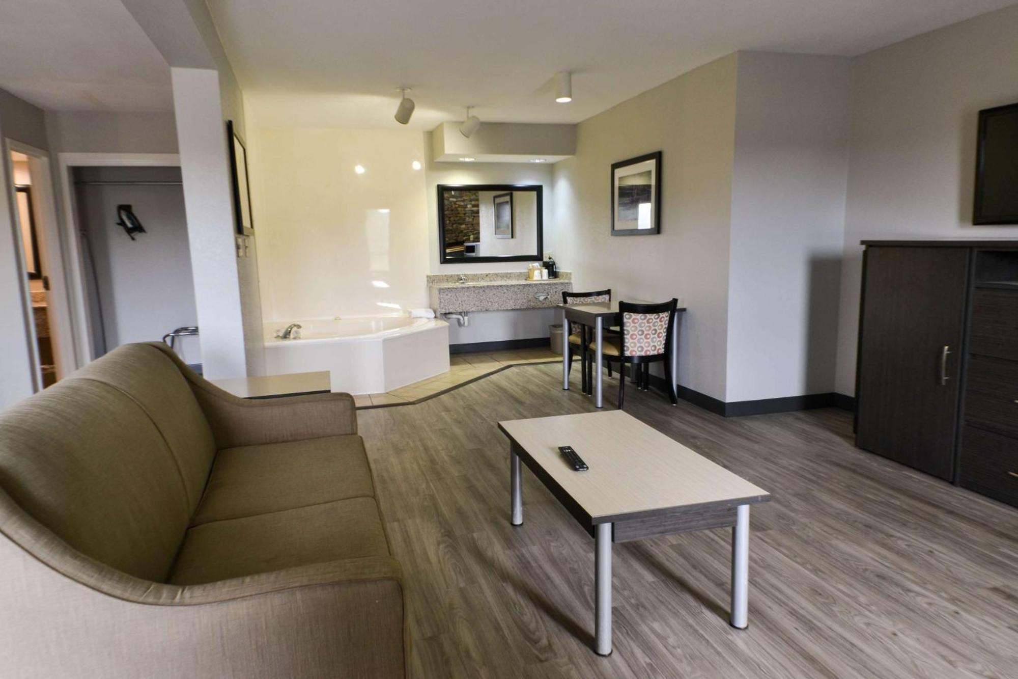 King Suite Whirlpool Fireplace Non-Smoking