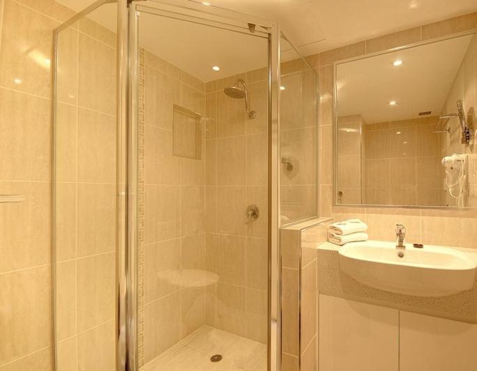 Absolute Beachfront Two-Bedroom Apartment,698433507:JPEG