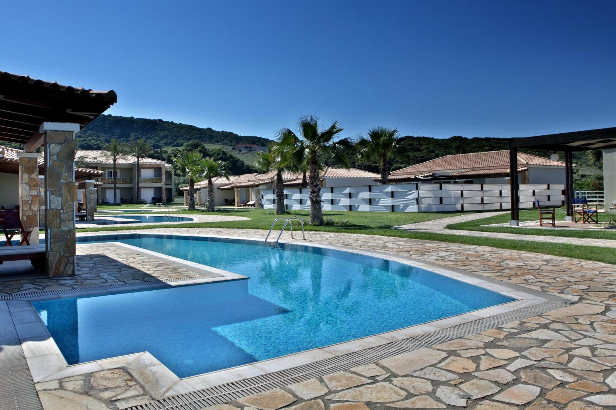 Family Bungalow (2 Adults + 2 children)