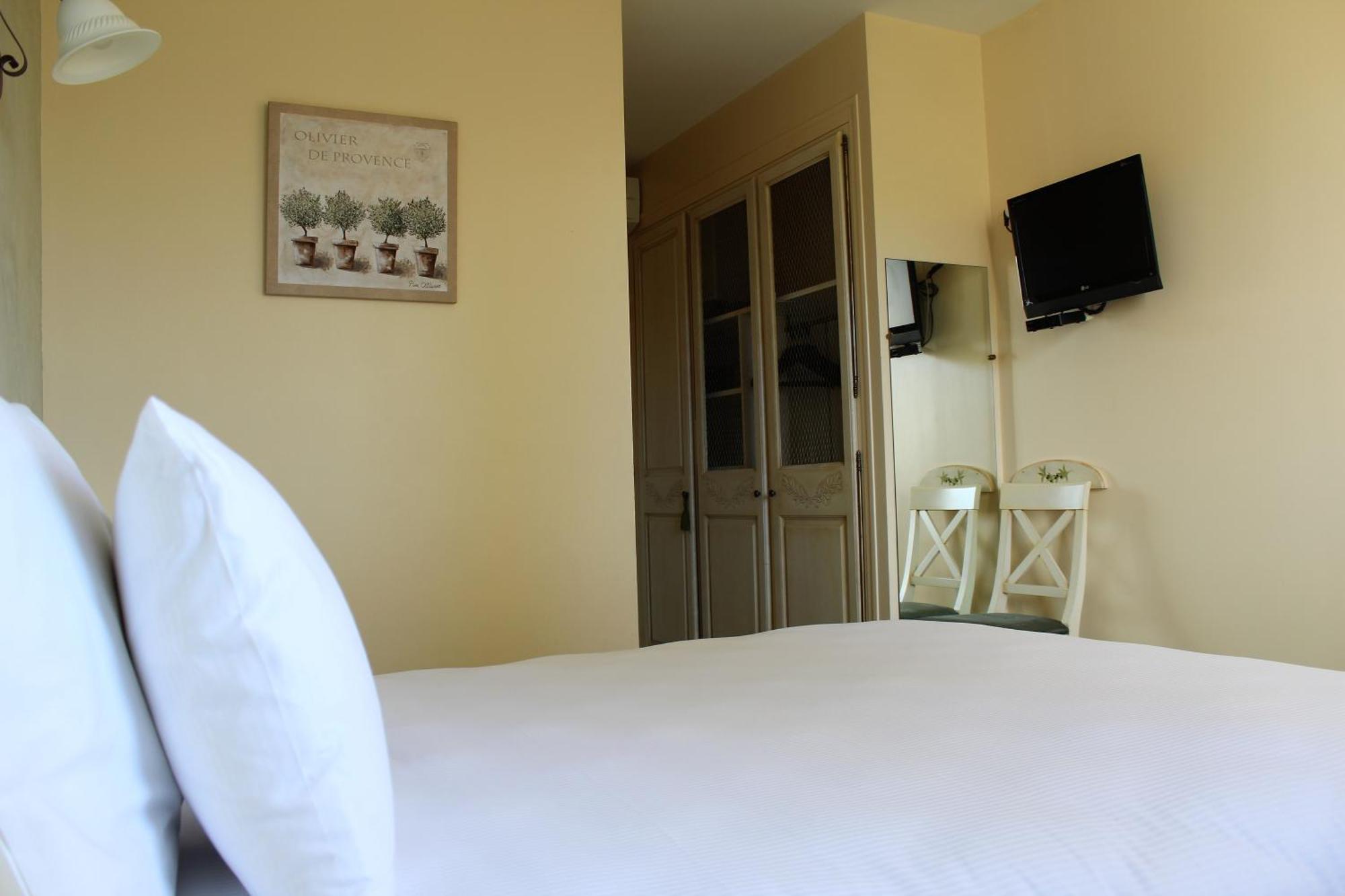 Standard Queen Room