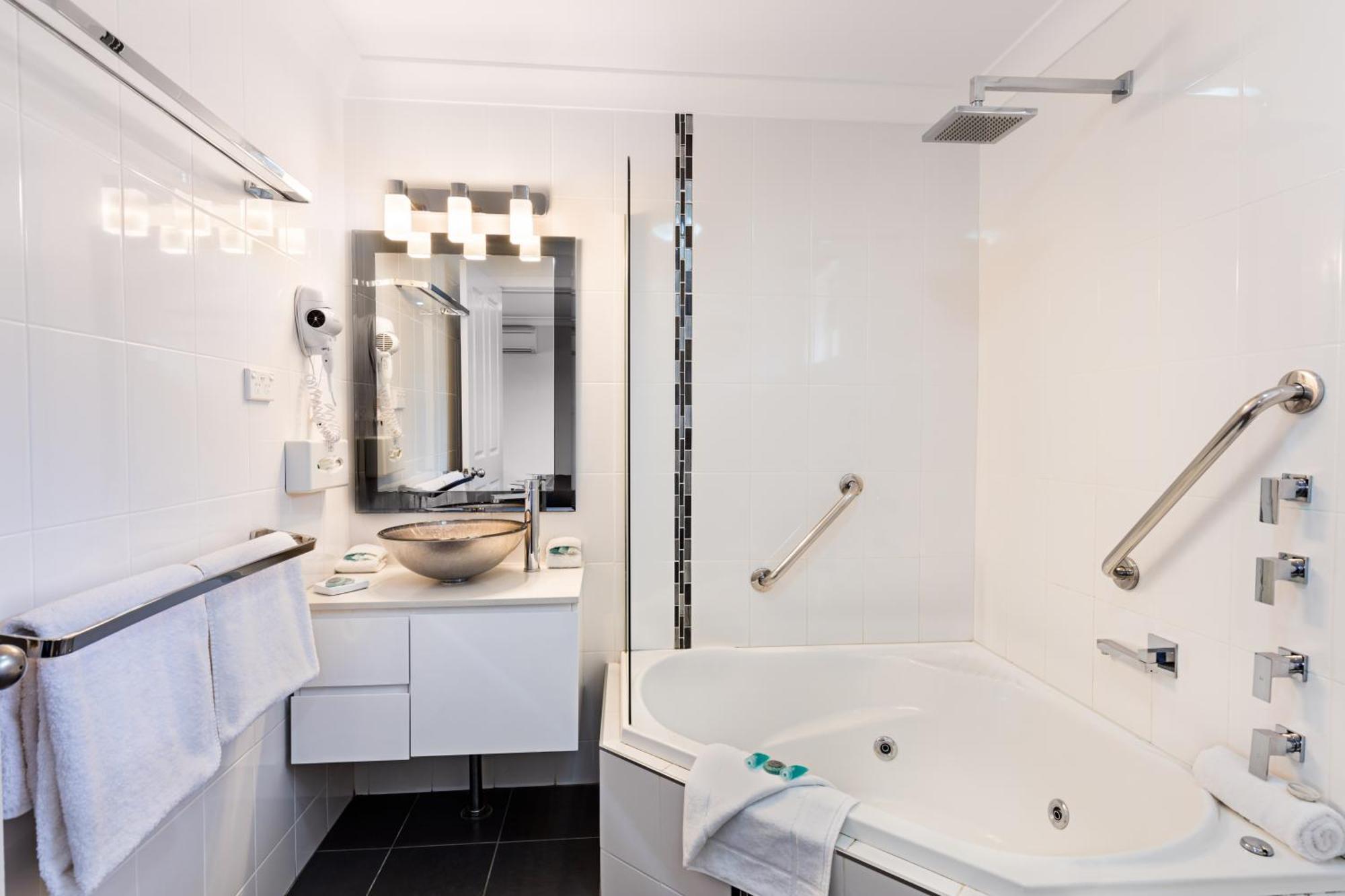 Deluxe Room with Spa Bath