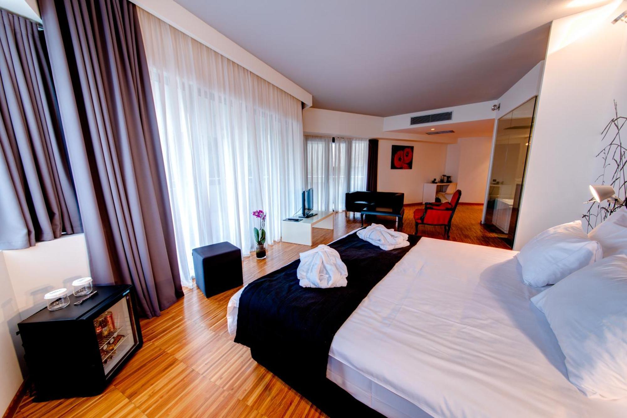 Executive Suite,1213009693:JPEG