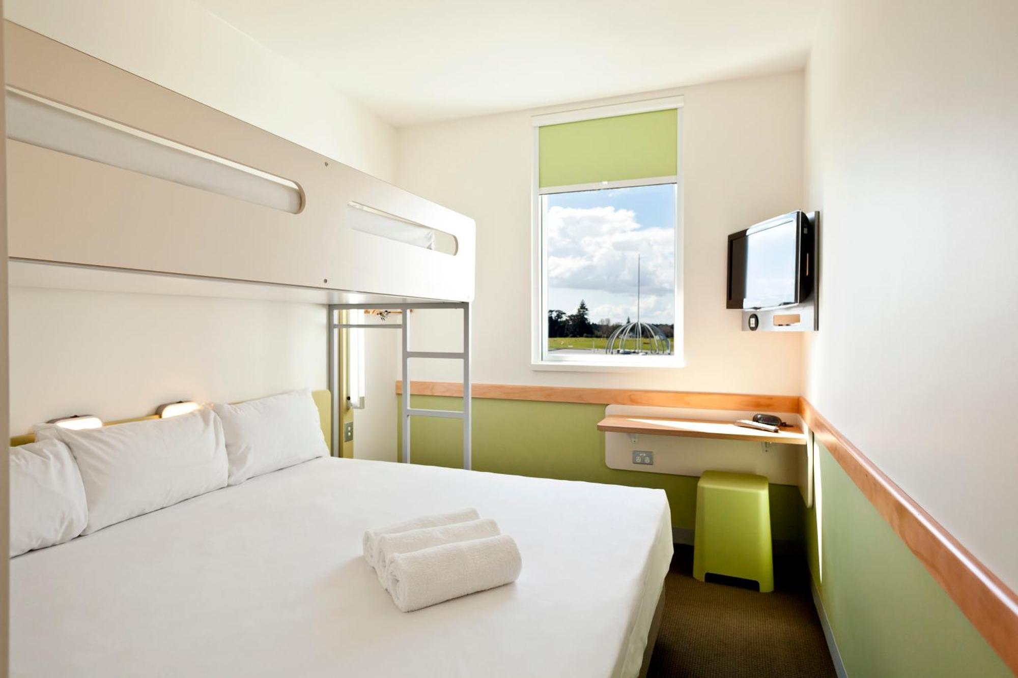 Standard Zimmer mit Queensize-Bett und Sofa