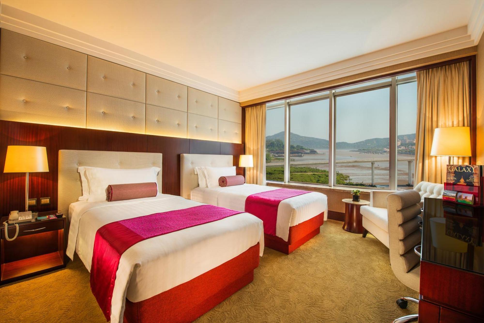 Broadway Twin Room with River View