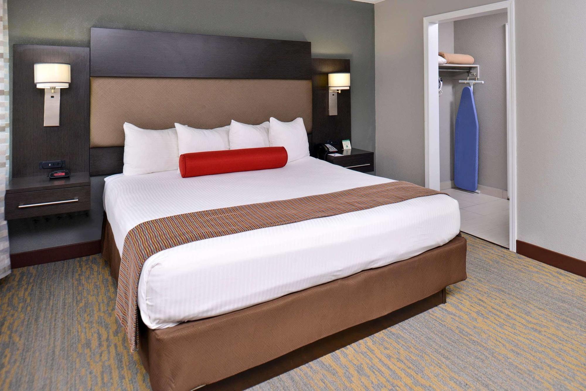 Double Room with Bath Tub - Disability Access/Non-Smoking