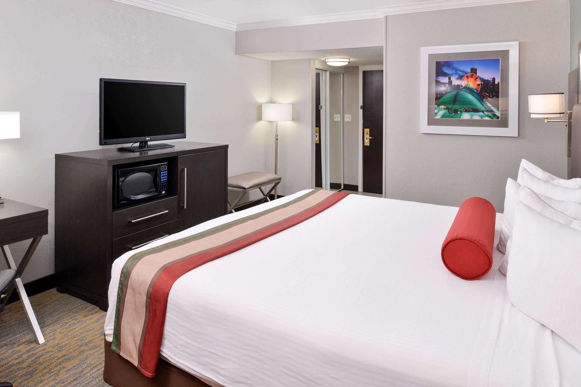 King Room - Mobility Accessible with Roll-in Shower