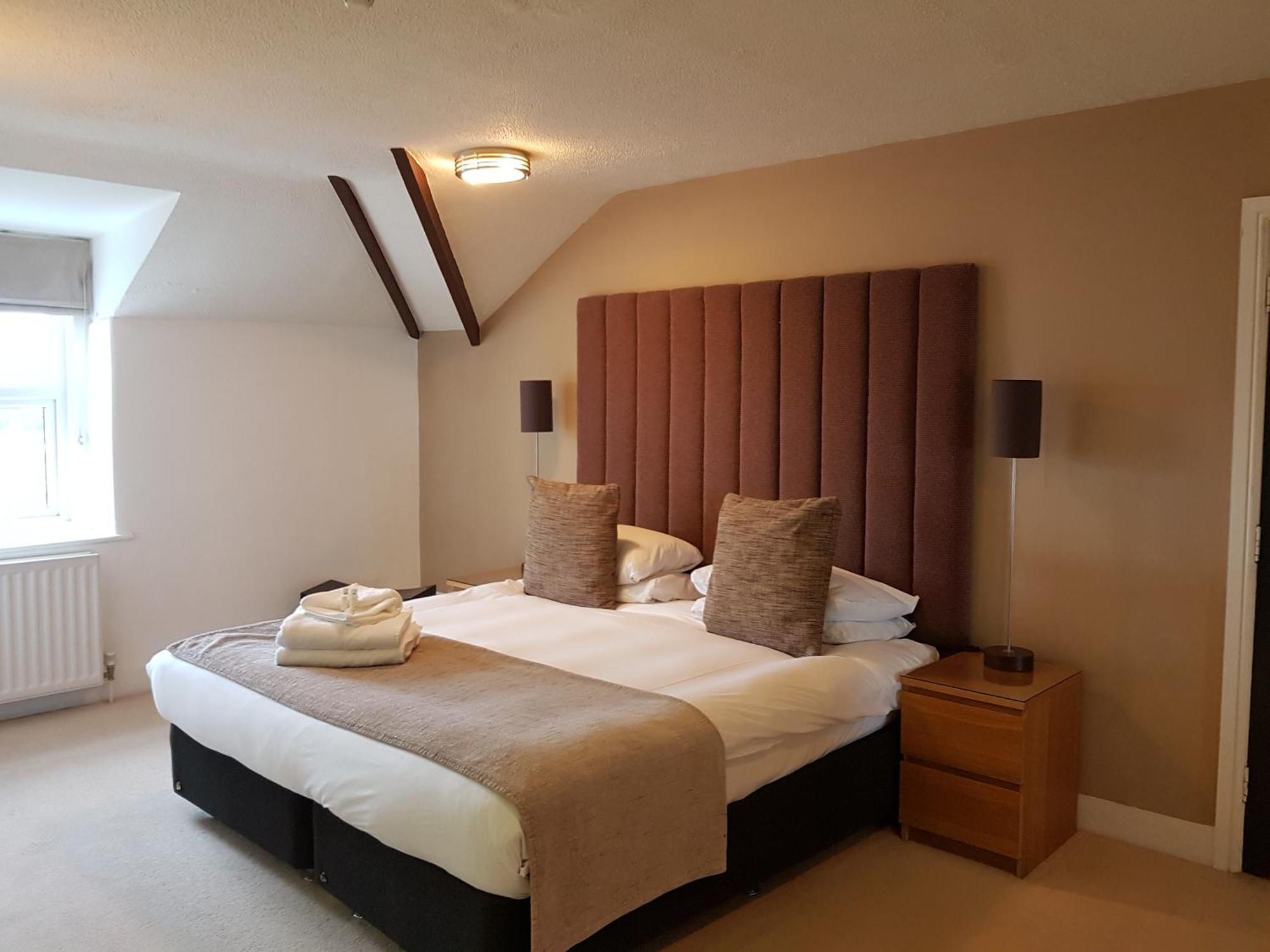 Large Twin Room - Cliff and Chimney,699154098:JPEG