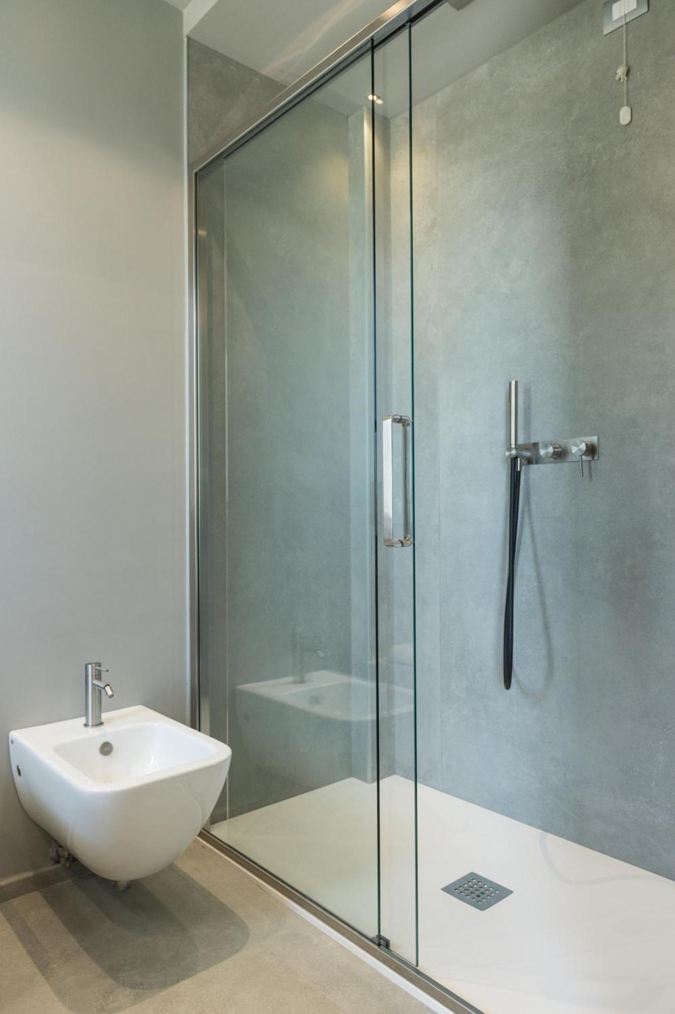 Deluxe Dreibettzimmer mit seitlichem Meerblick
