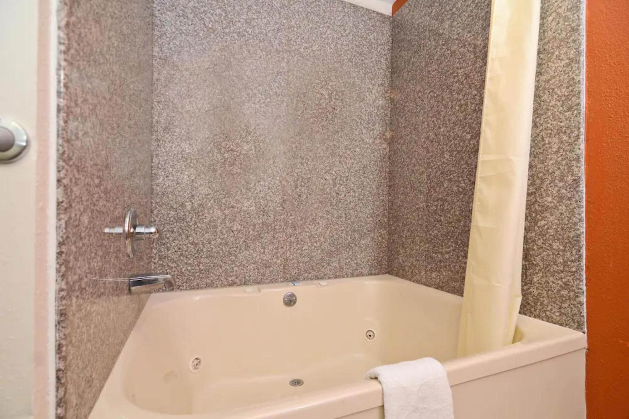 Queen Room with 2 Person Whirlpool-In Bath - Accessible/Non-Smoking