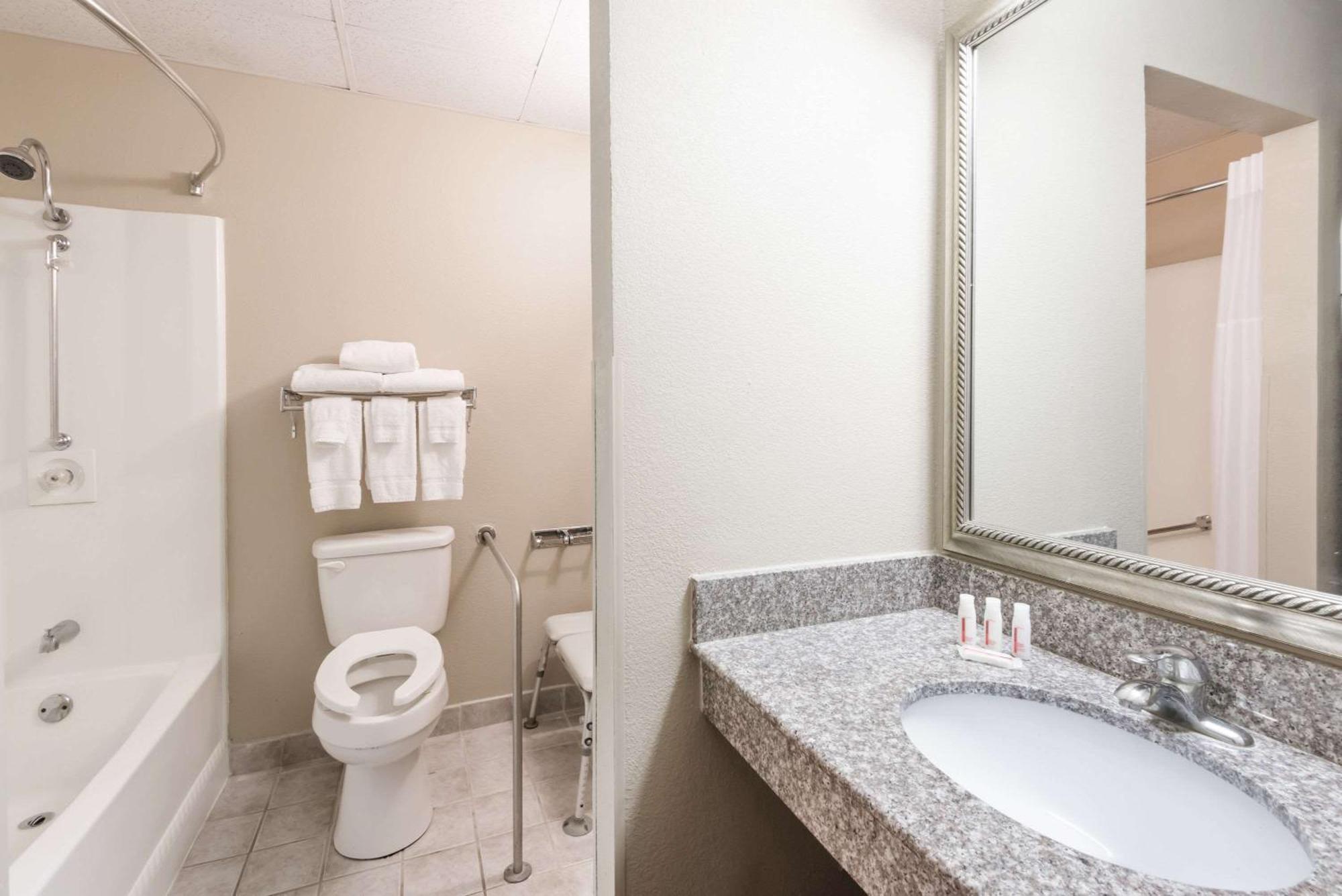 Deluxe Double Room - Disability Access/Non-Smoking