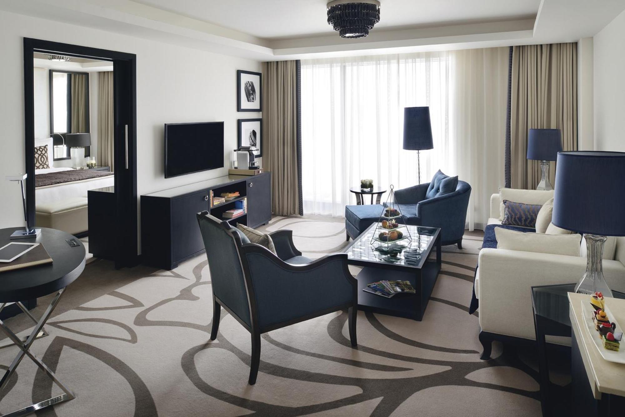 One-Bedroom Suite with City View - Smoking