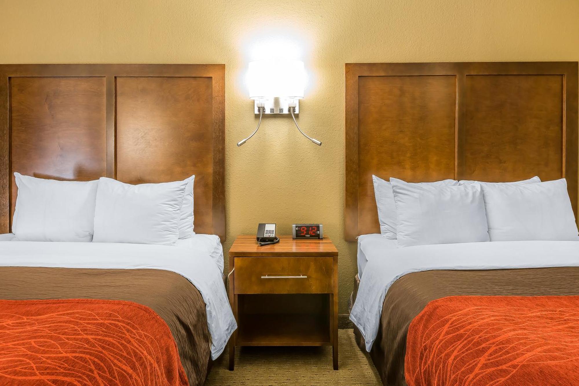 King Room with Accessible Tub - Accessible/Non-Smoking