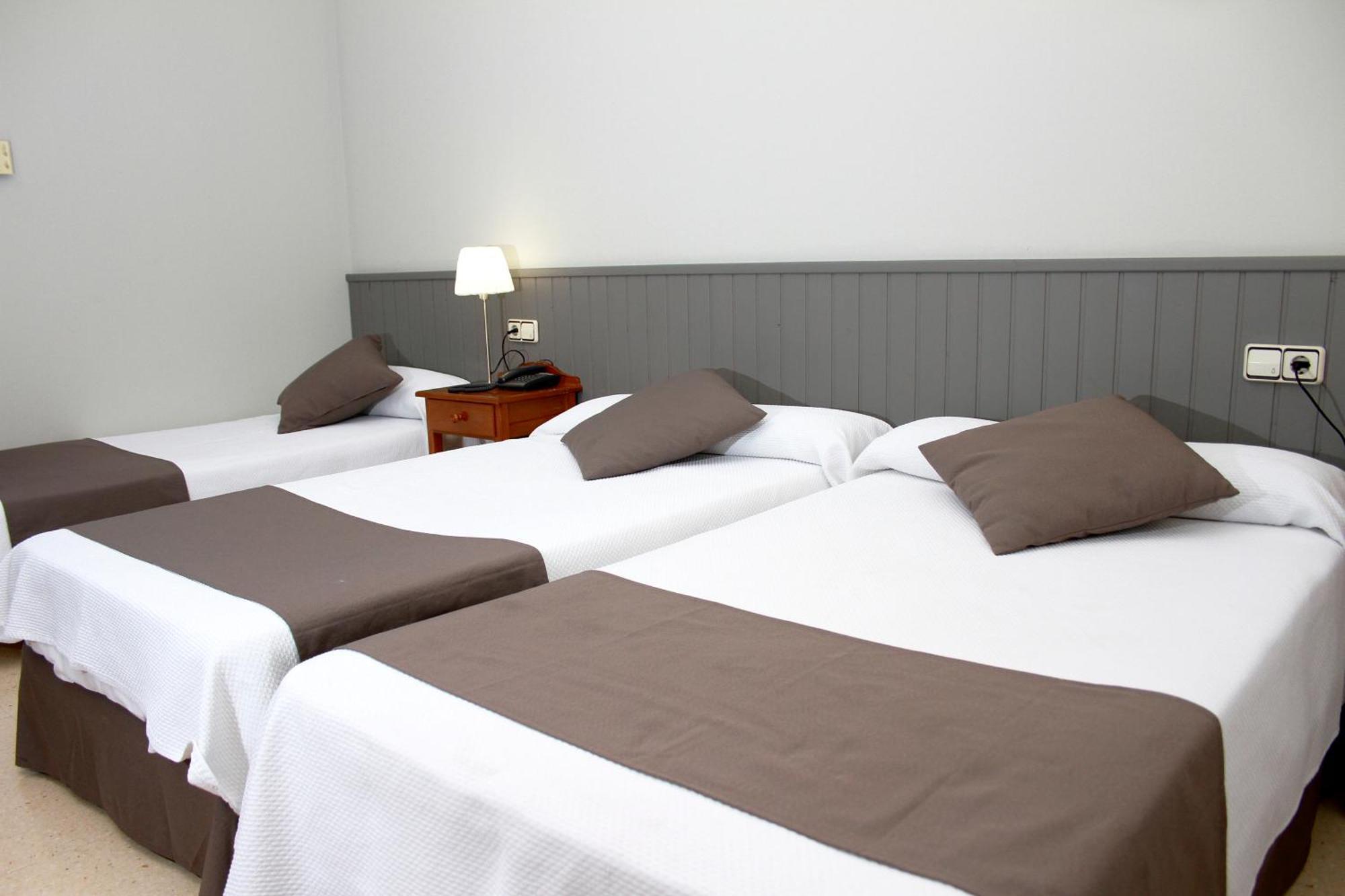 Chambre Lits Jumeaux avec Lit d'Appoint (2 Adultes + 1 Enfant)