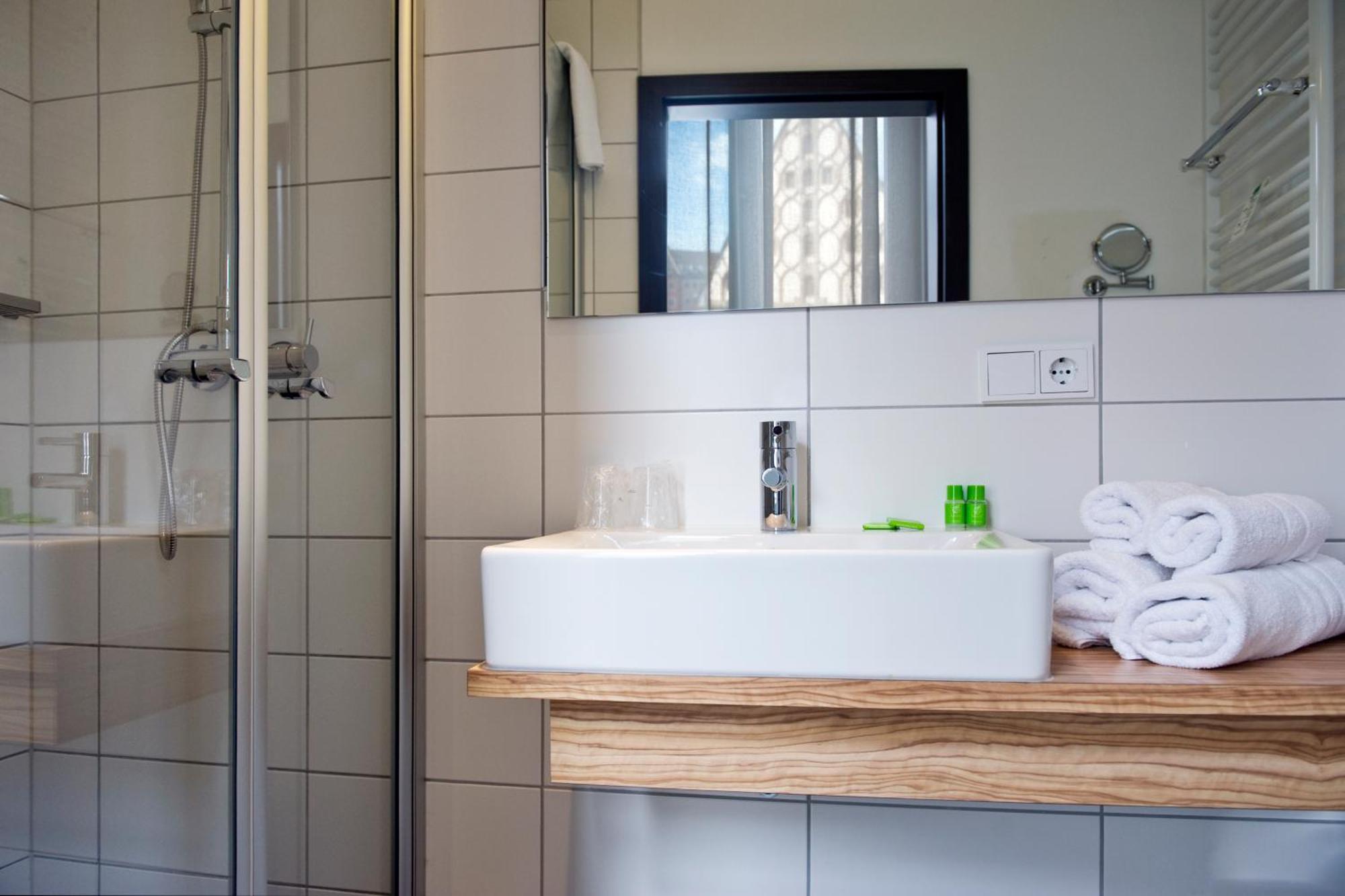 Single Room Economy