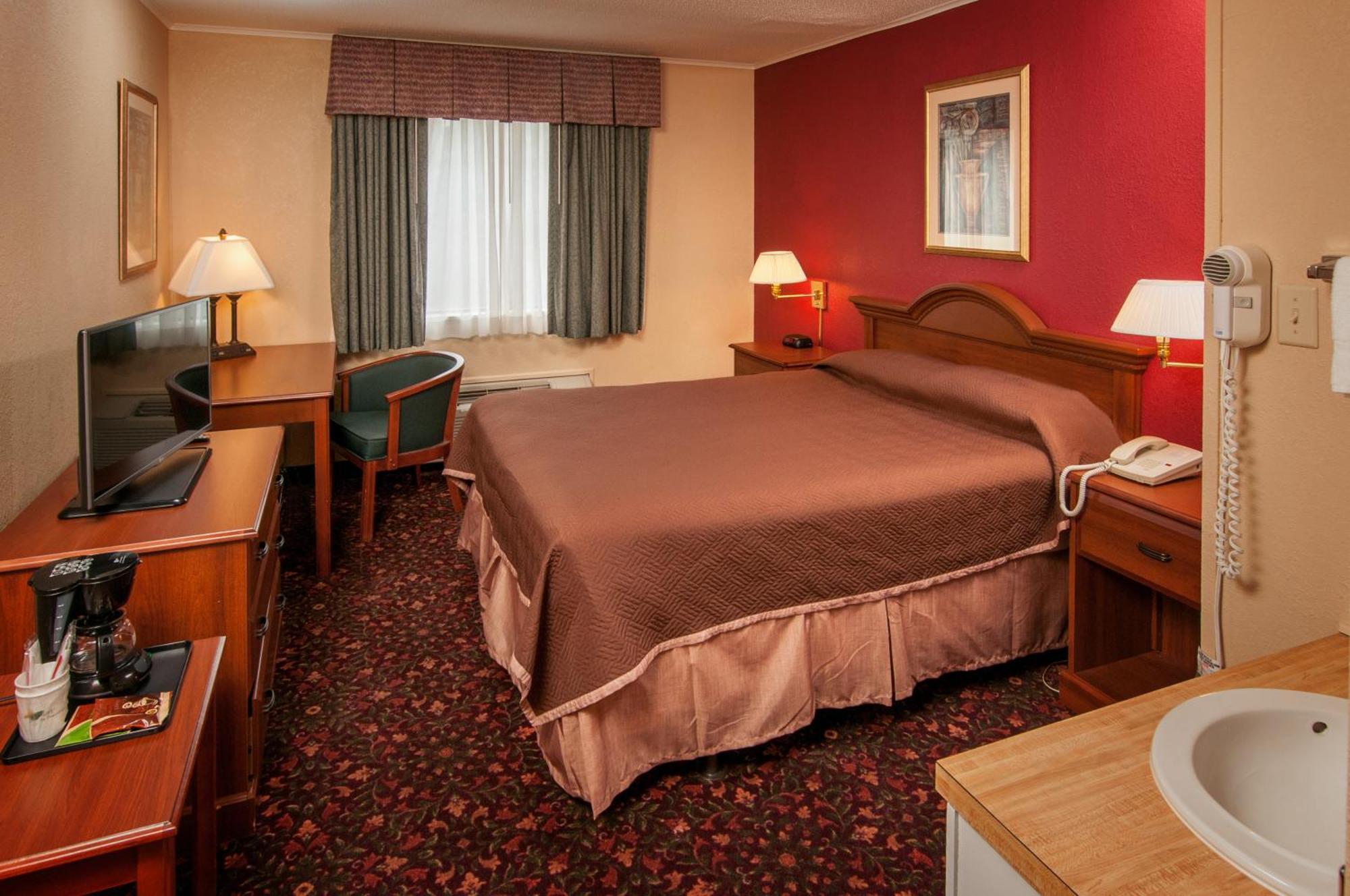 Deluxe King Room - Non-Smoking