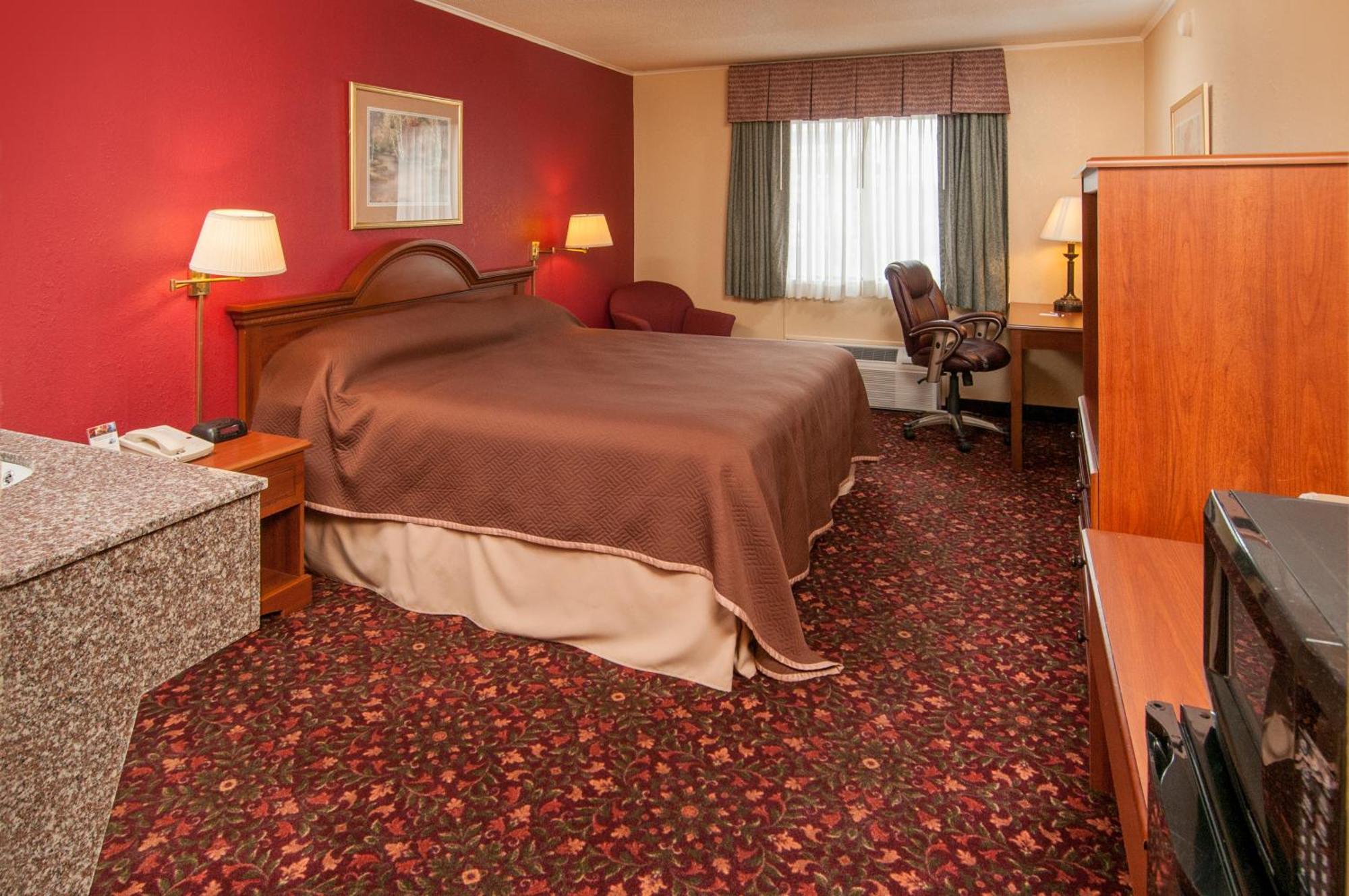 Deluxe Queen Room - Non-Smoking