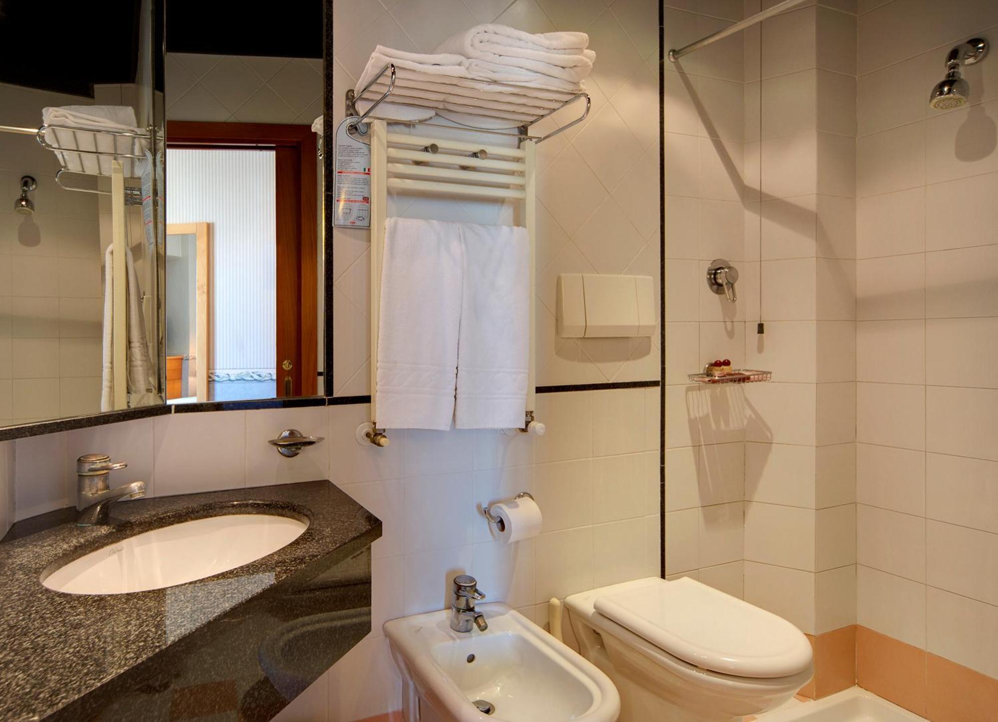 Double or Twin Room with Sea View