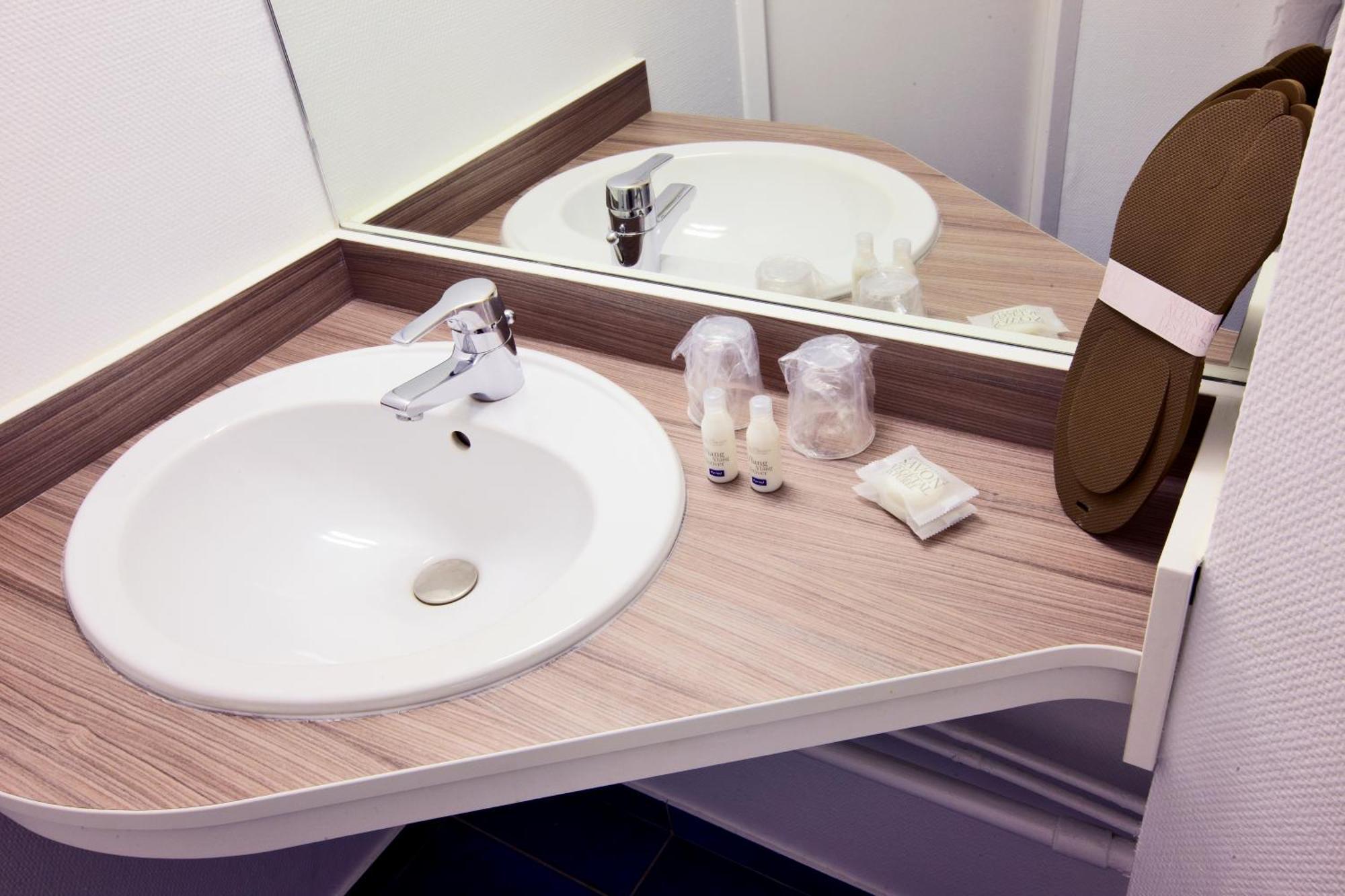 Standard - 2 Single Beds