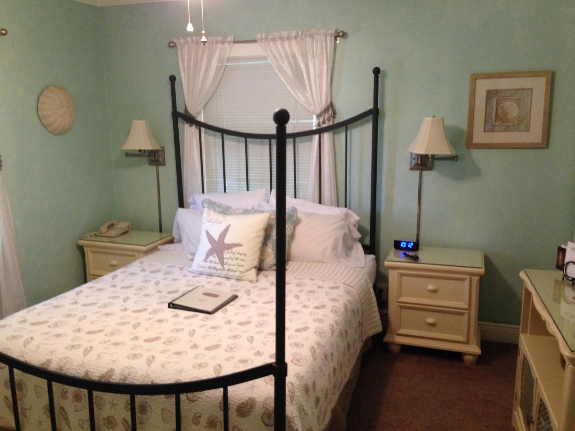 Hibiscus Room