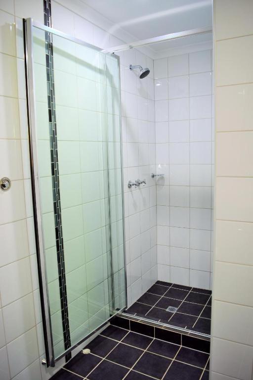 Deluxe One-Bedroom Apartment