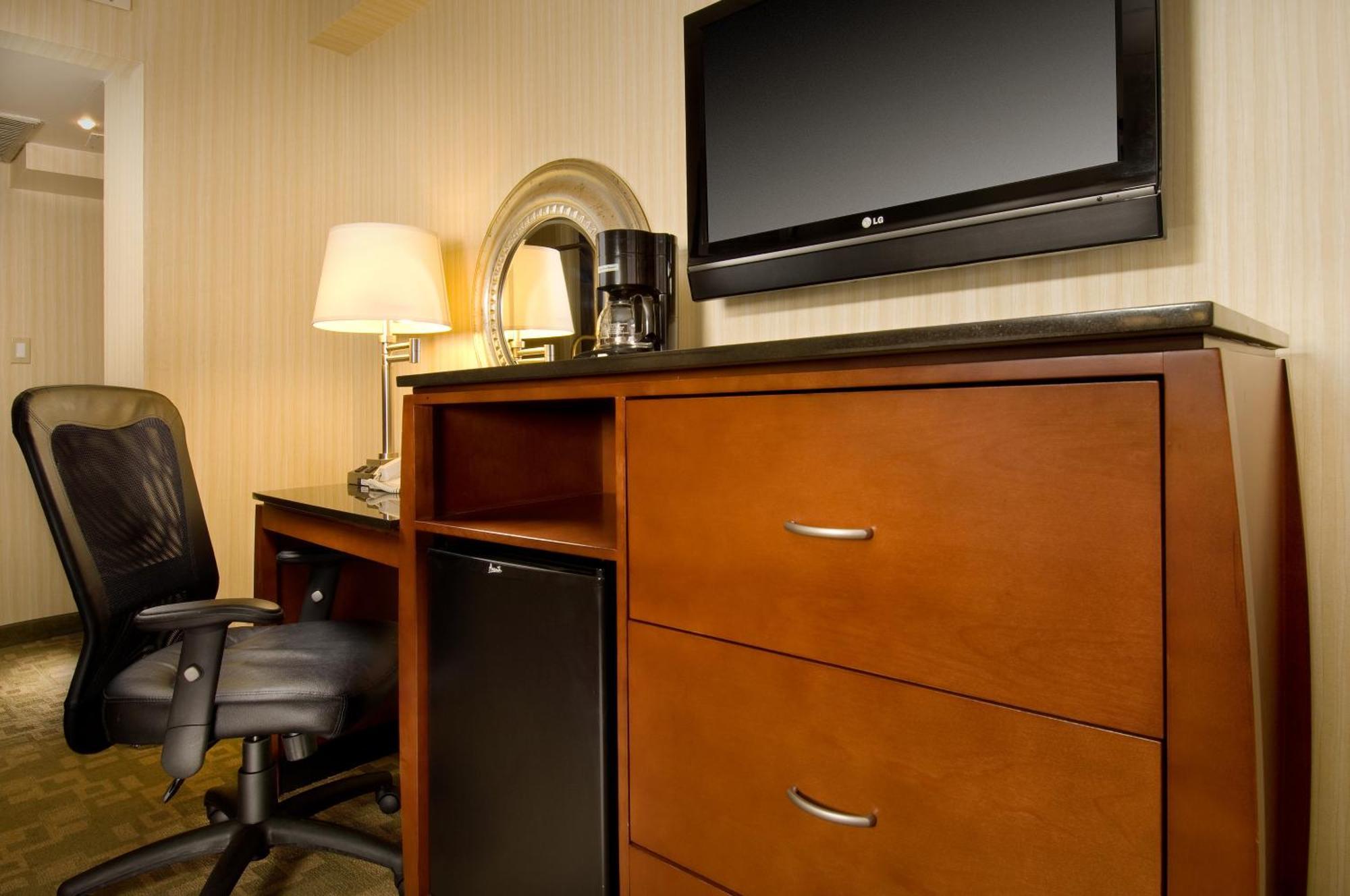 Standard Queen Room