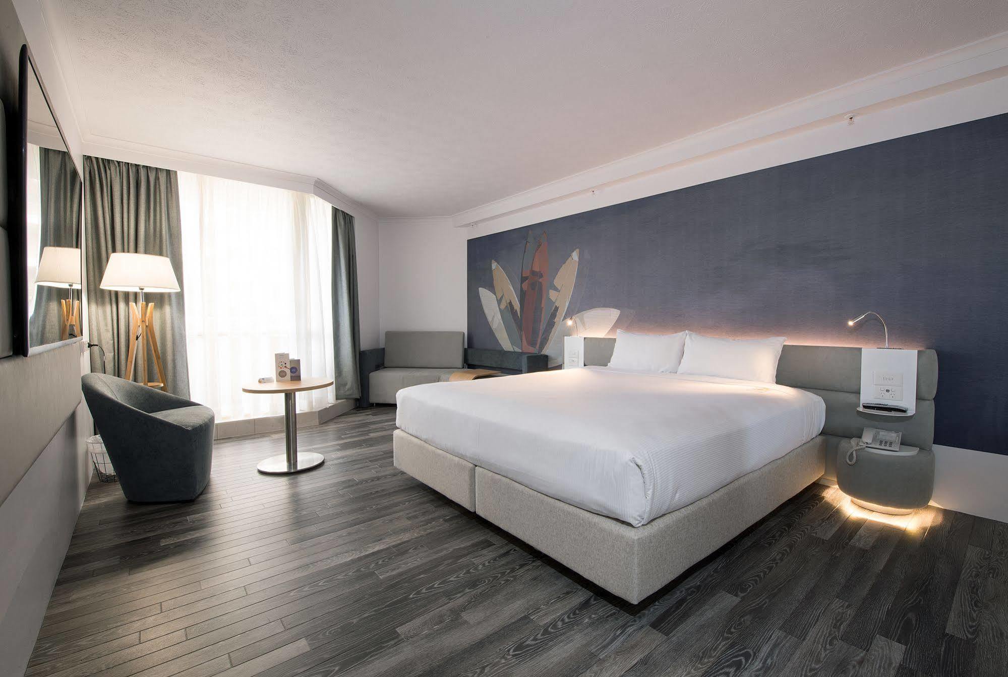 Deluxe Family Room,1705572171:JPEG