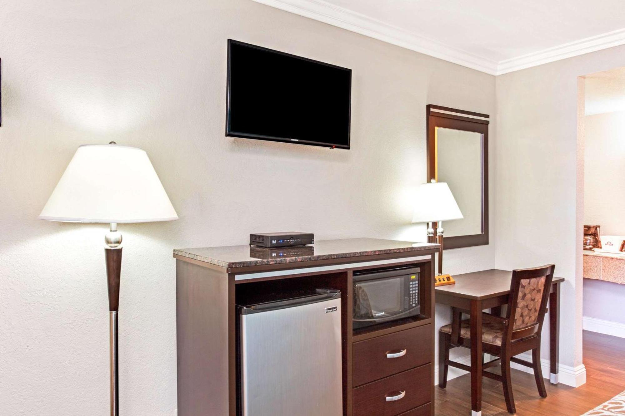Deluxe Double Room Two Double Beds Non-Smoking