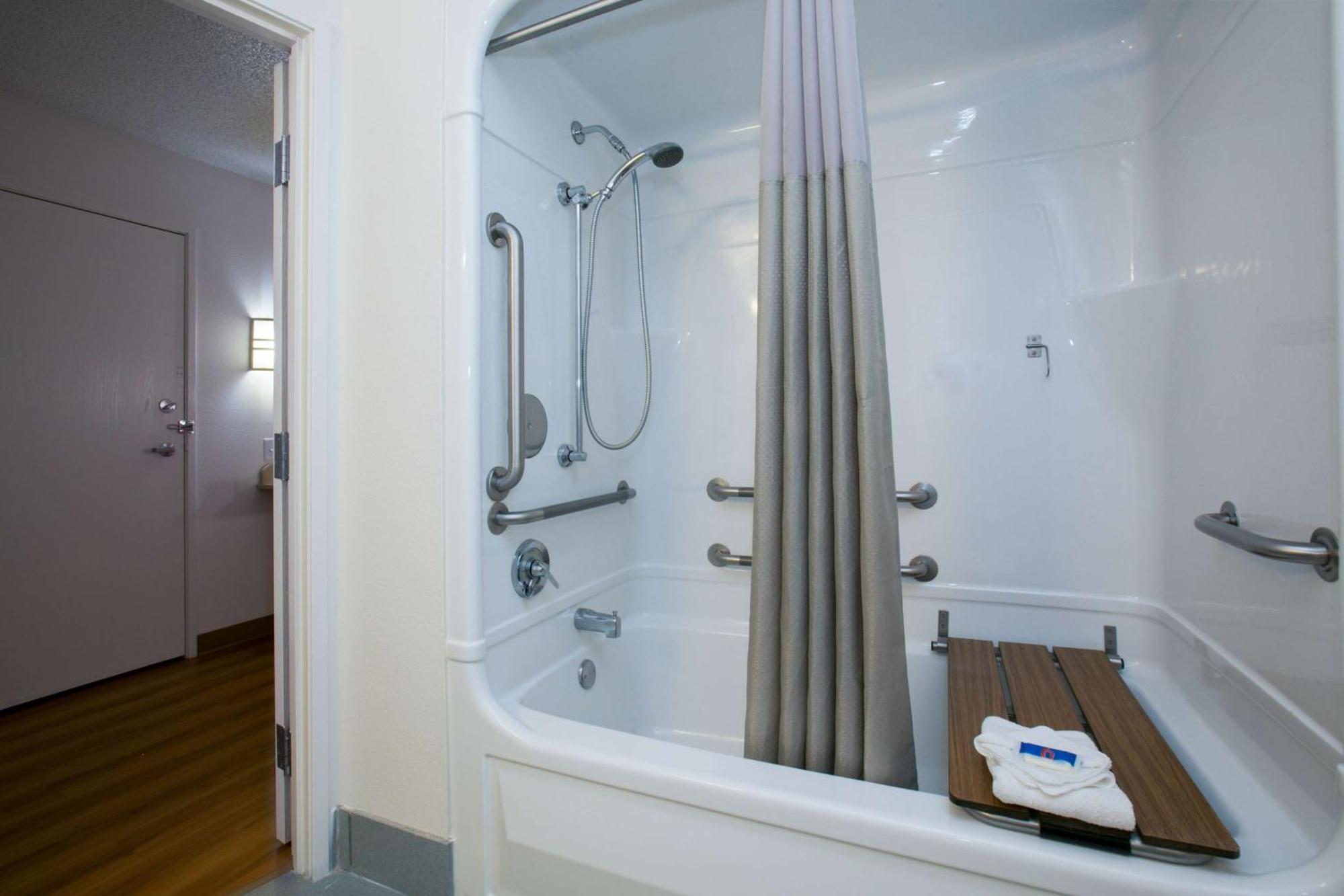 Queen Room - Disability Access