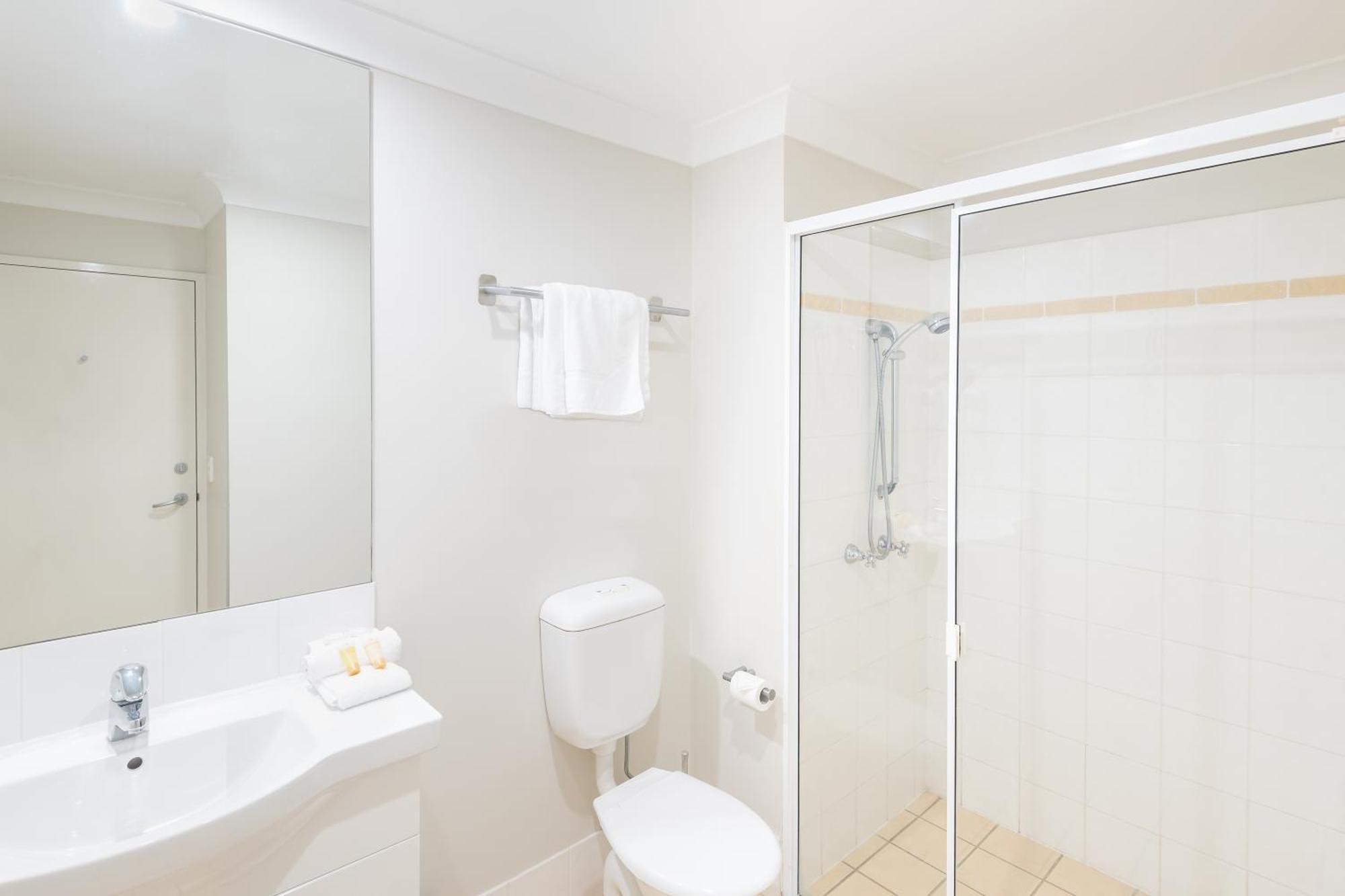 One Bedroom Lakeview Apartment