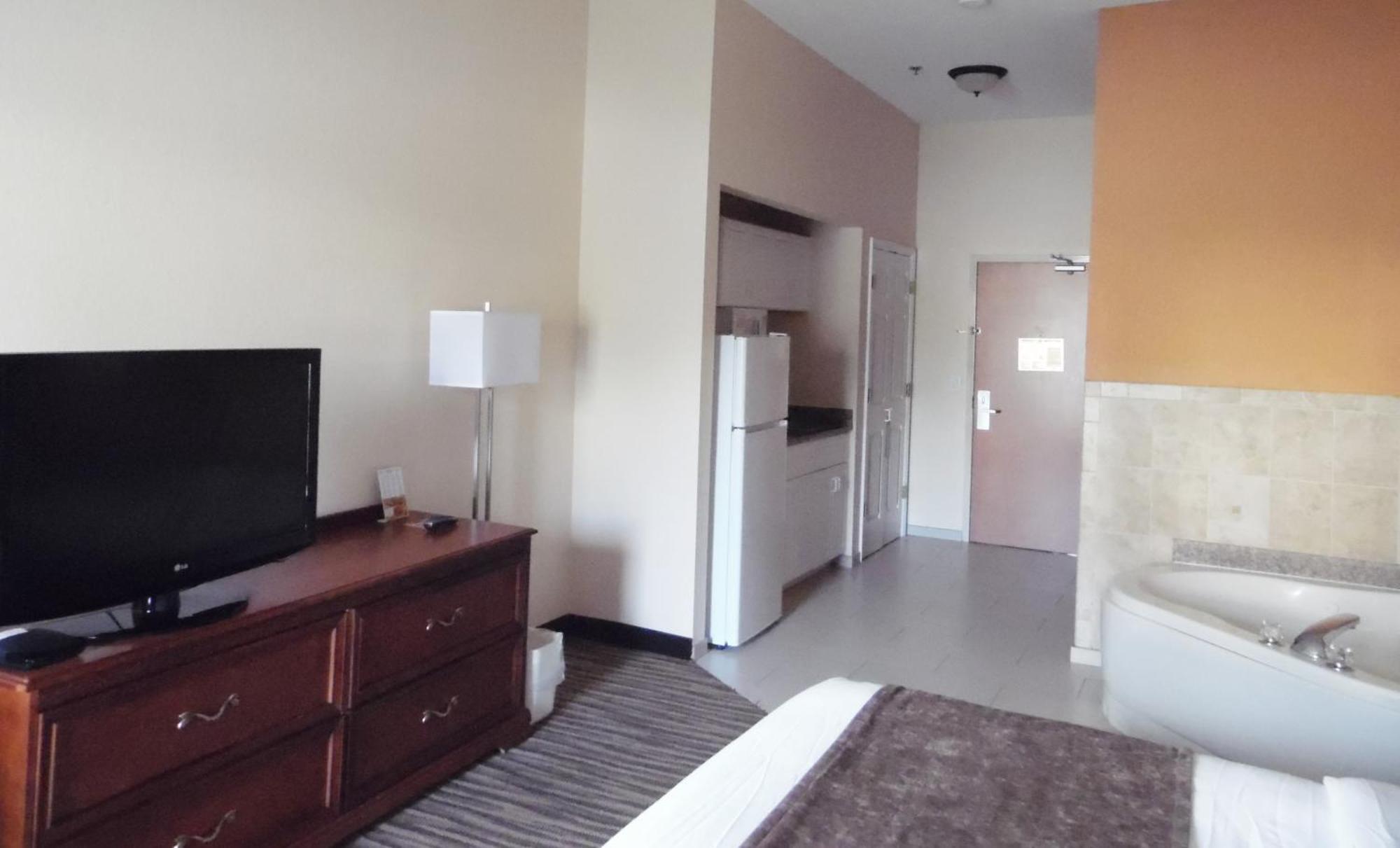 King Room with Hot Tub - Non-Smoking