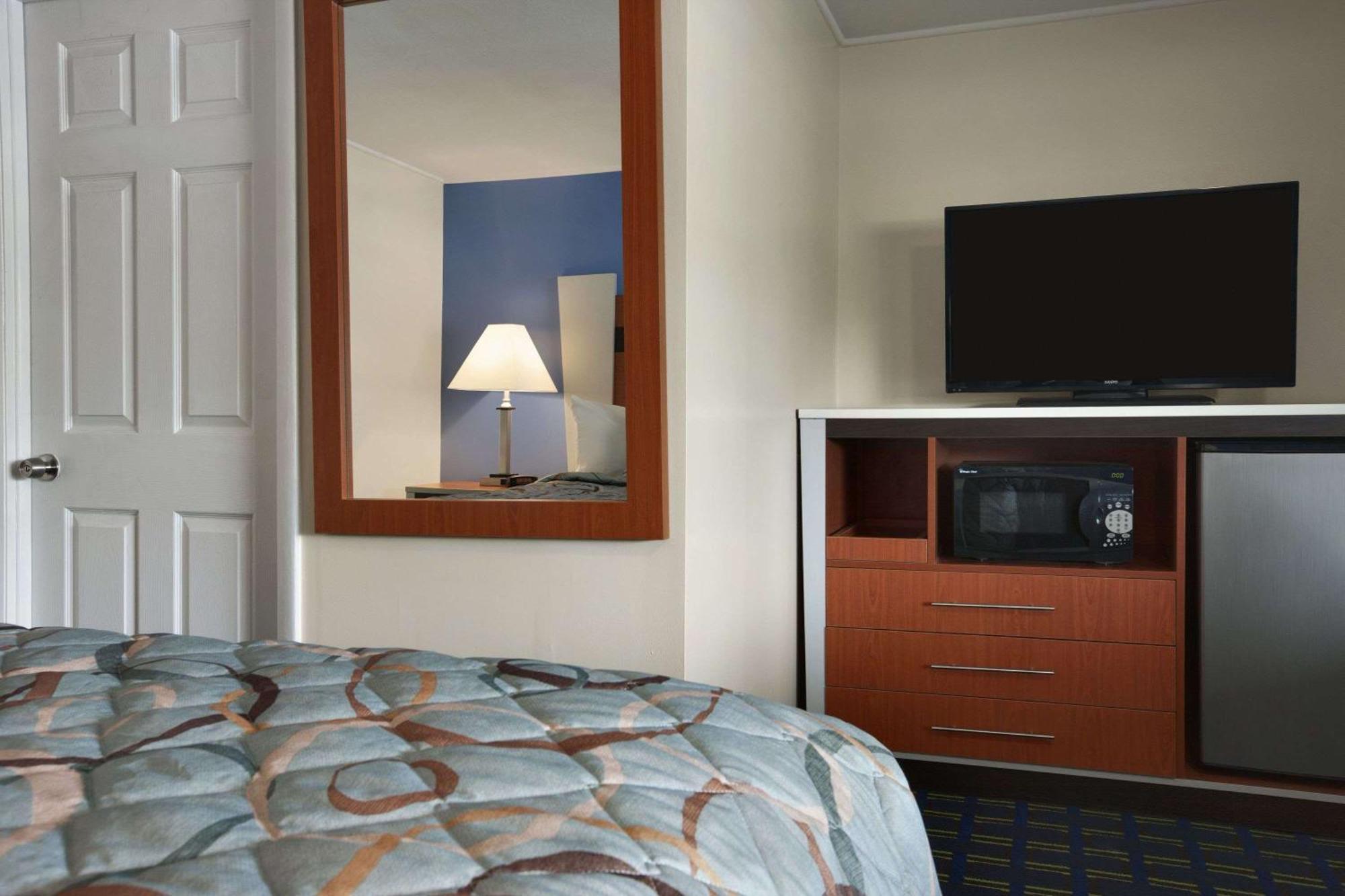 Deluxe Double Room Disability Access or Non-Smoking