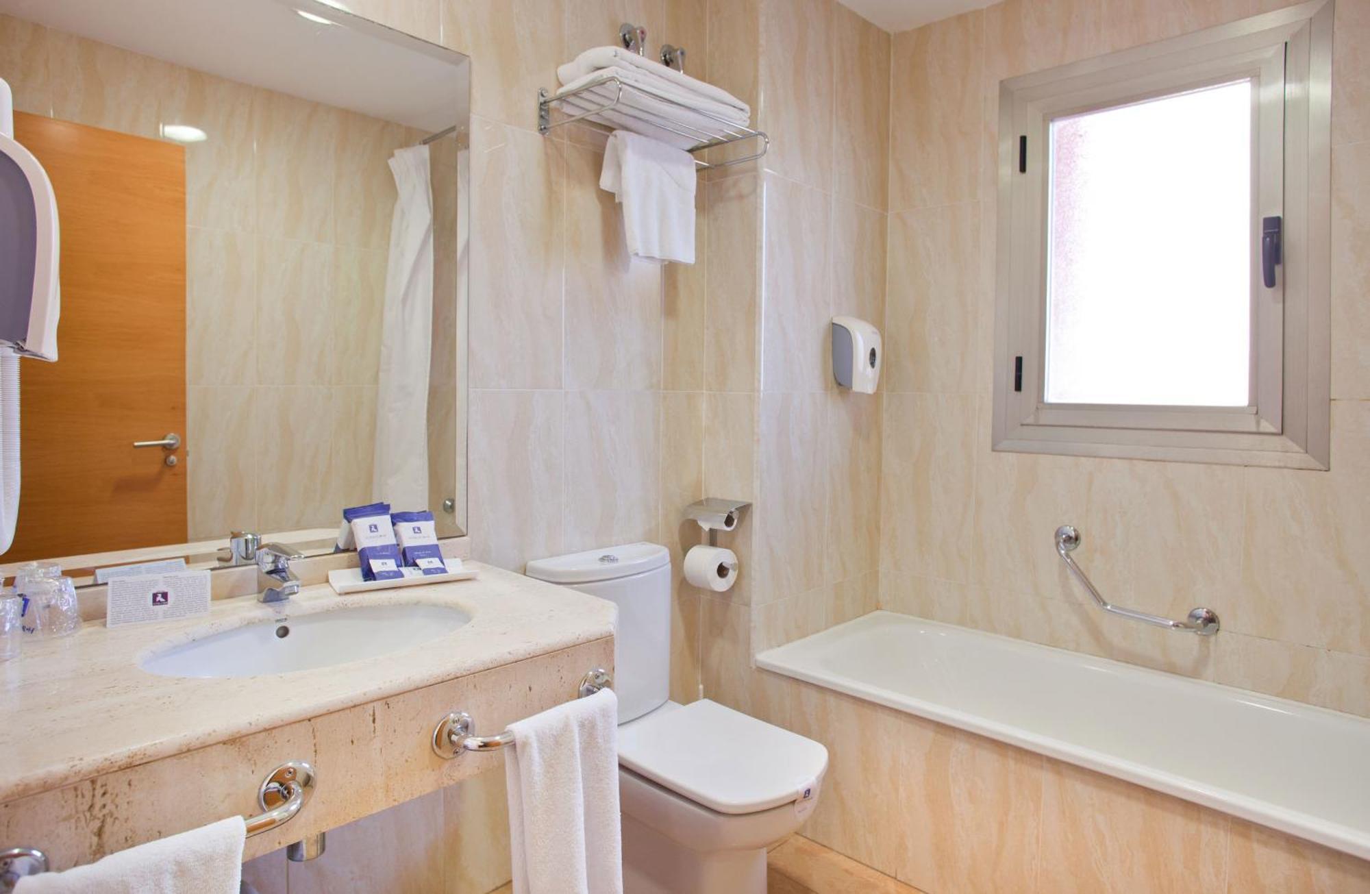 Quadruple Room (4 Adults)