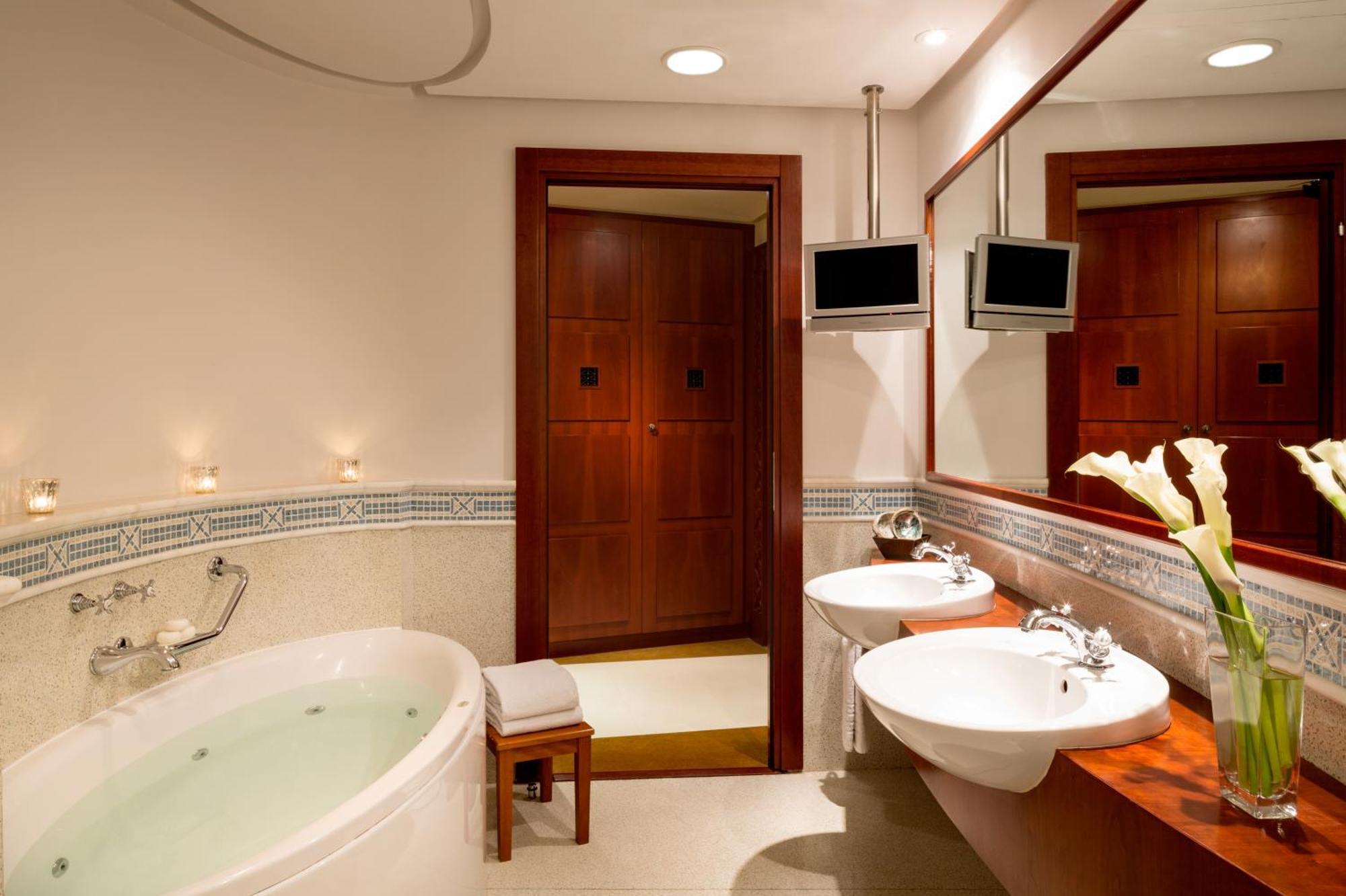 Rosewood Suite,1545677152:JPEG