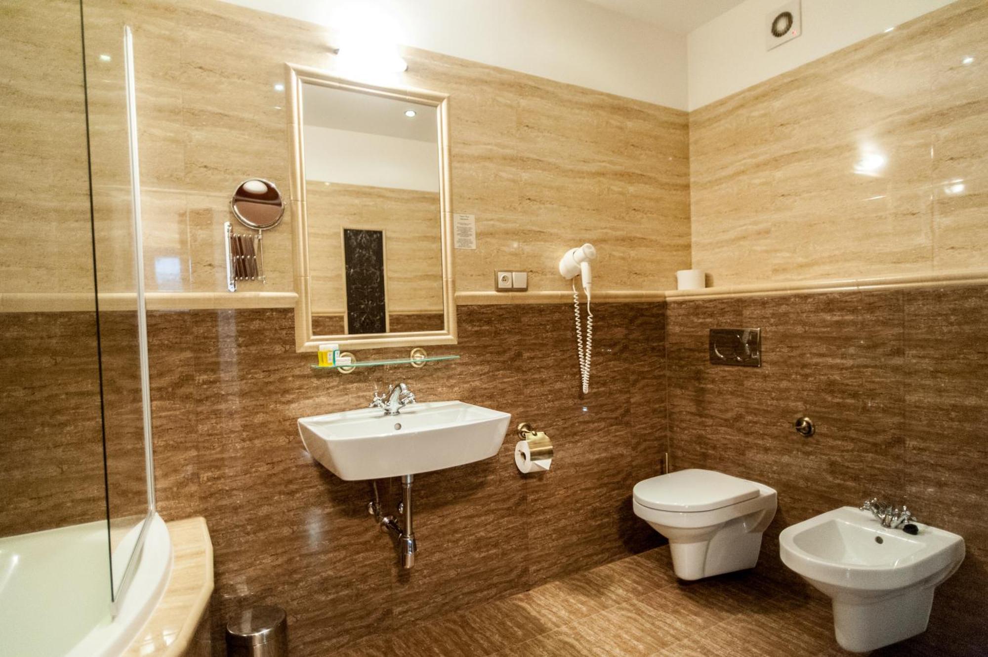 Apartment (2 Adults)