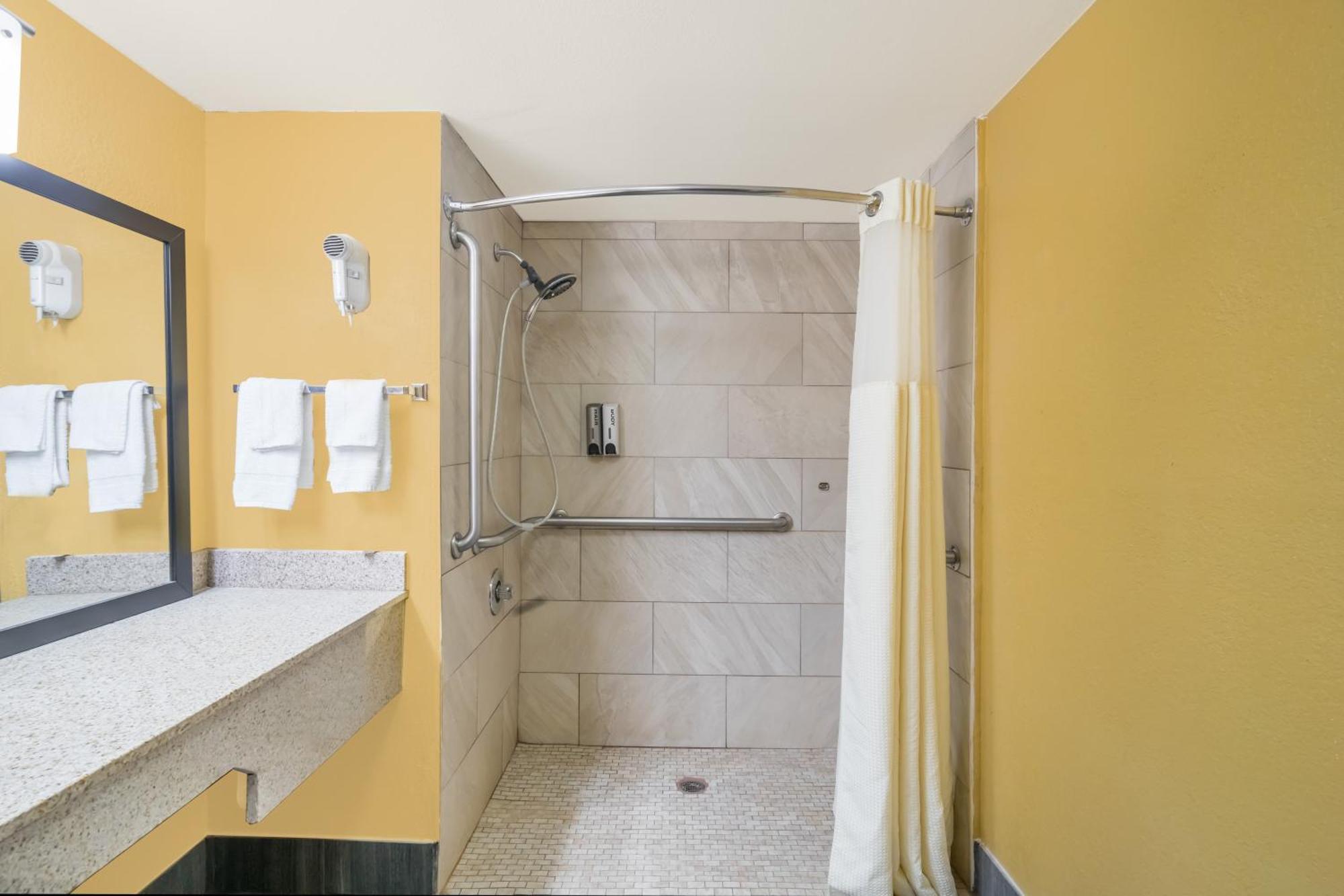 King Room - Disability Access/Non-Smoking