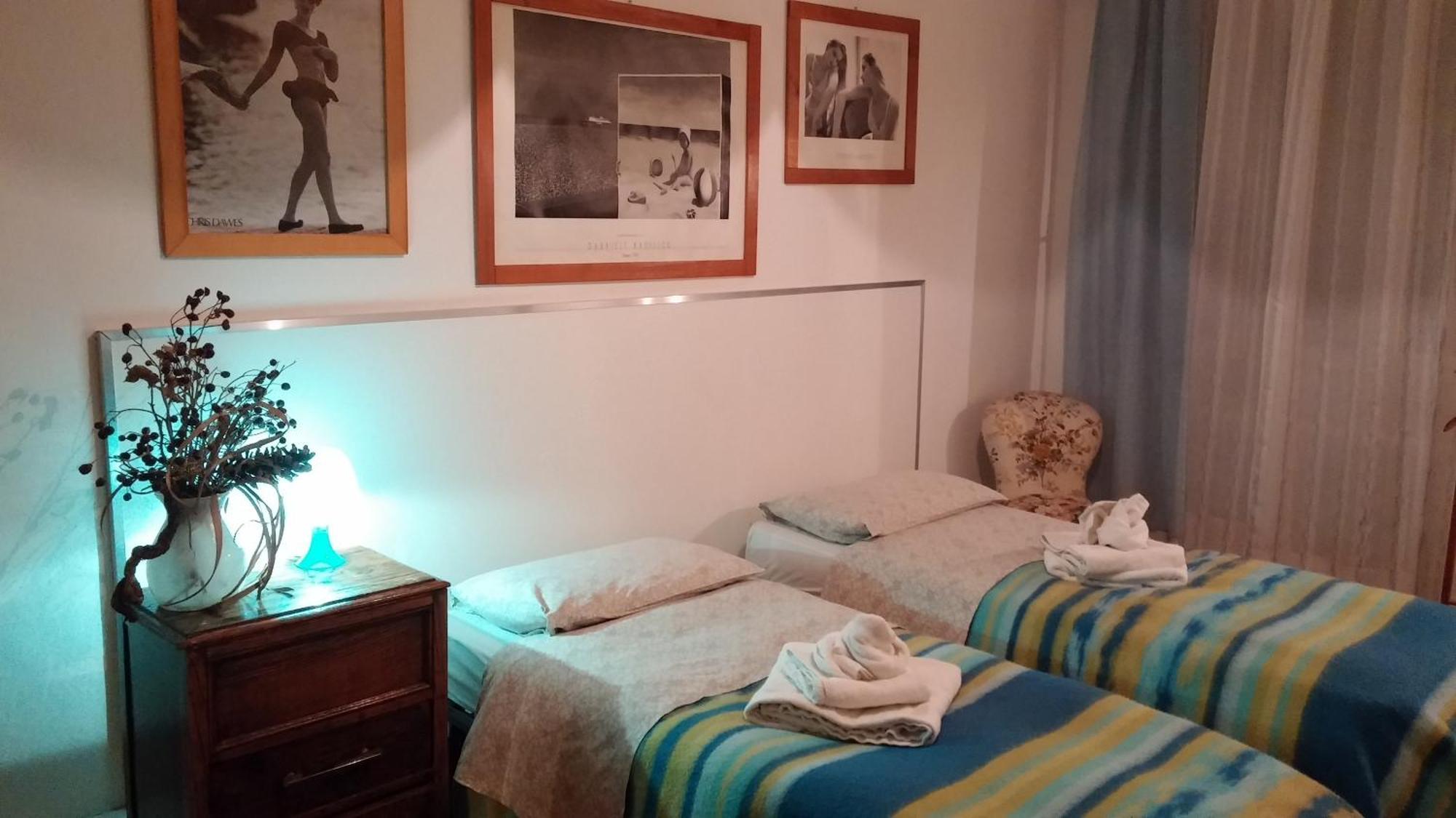 Economy Twin Room with Shared Bathroom