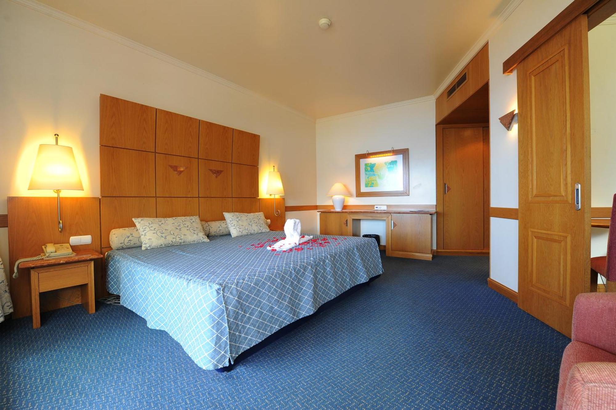 Standard Double Room with Mountain View