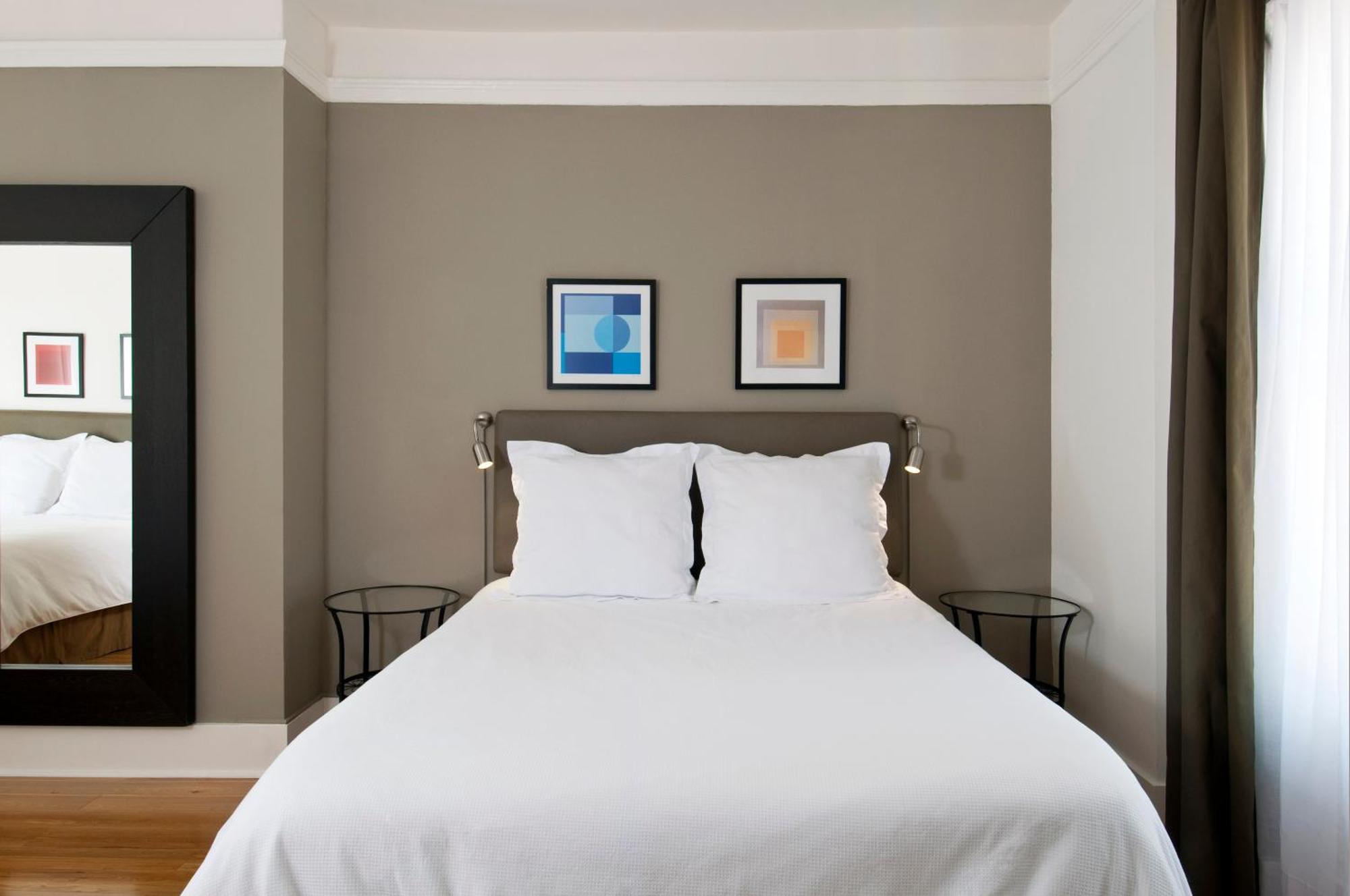 Deluxe Queen Room