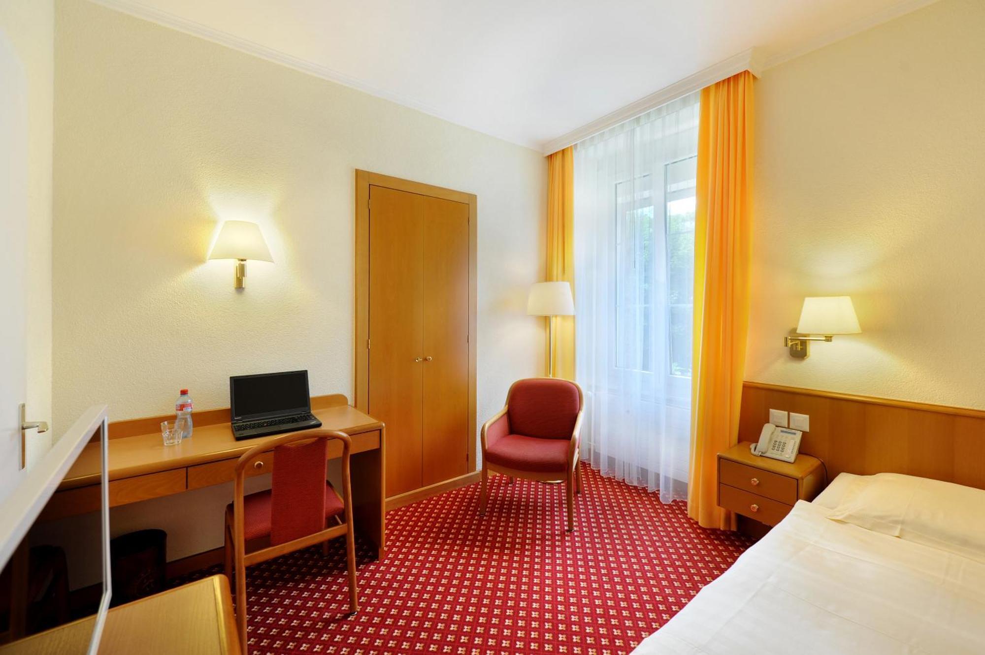 Single Room,1552802581:JPEG