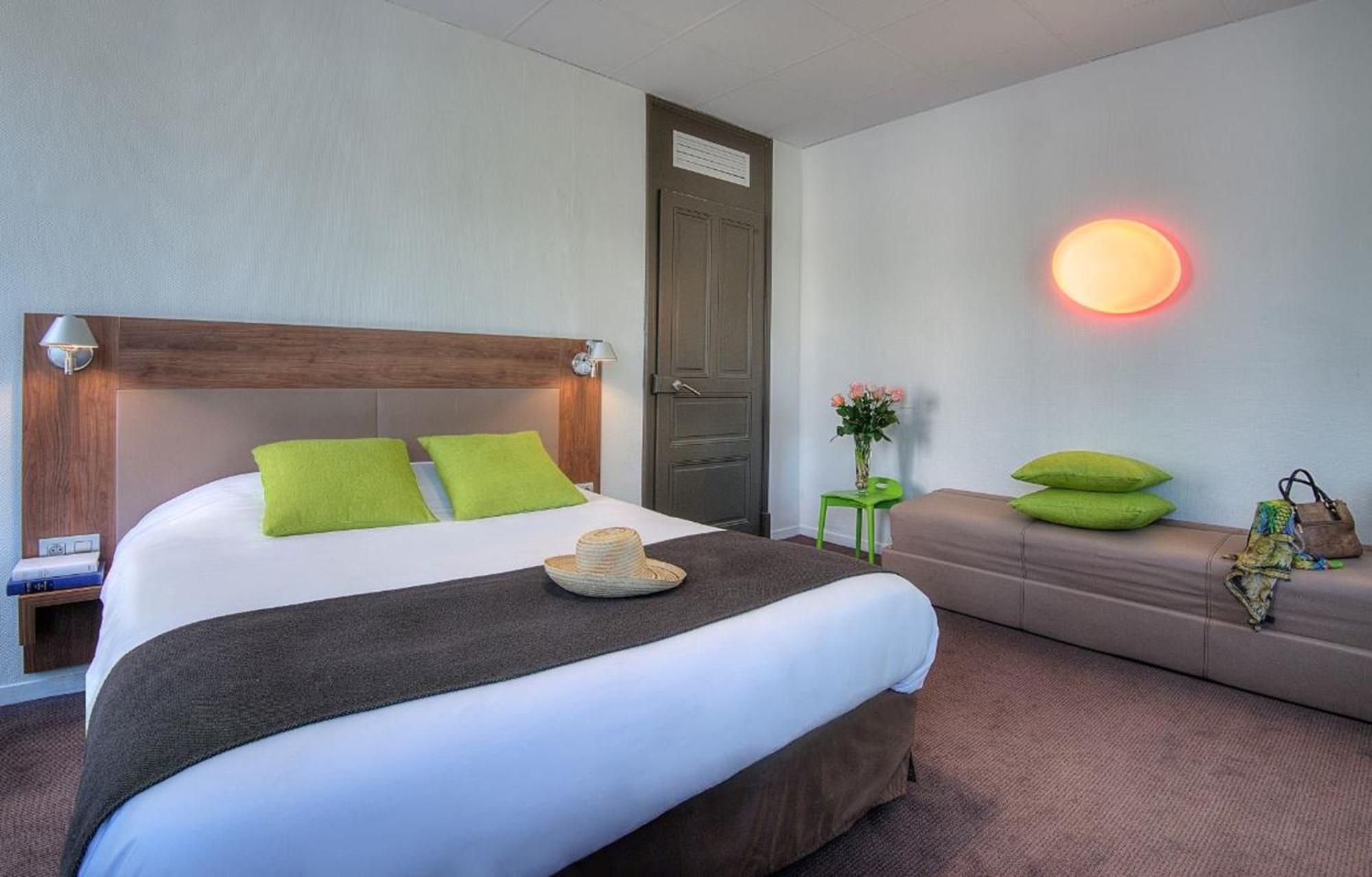 Standard Double Room One Single Bed Up to Ten Years