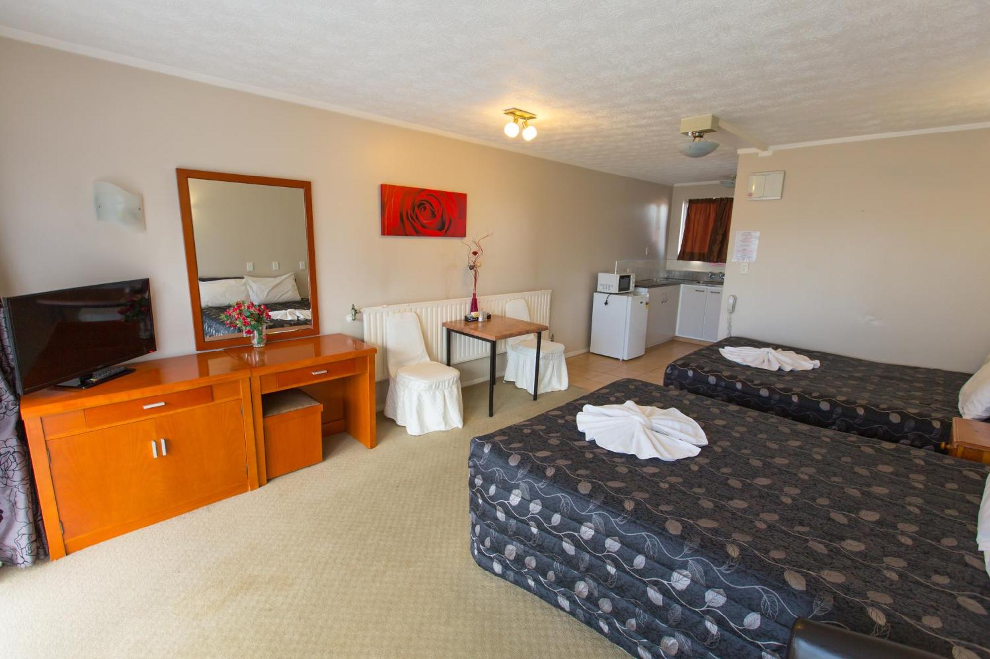 Queen Studio with Spa Bath