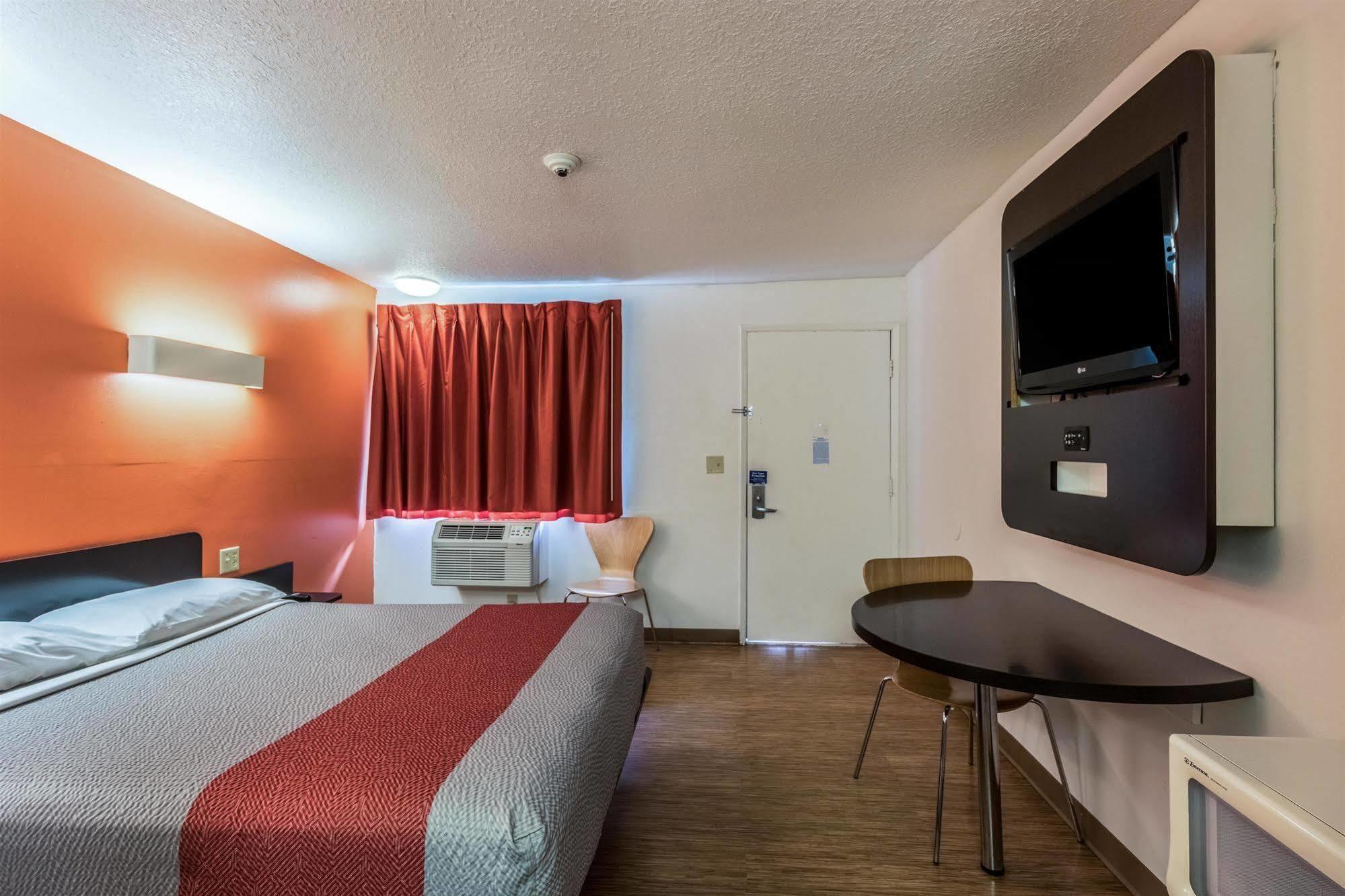 Spacious Partial Kaaba View One Bedroom Suite
