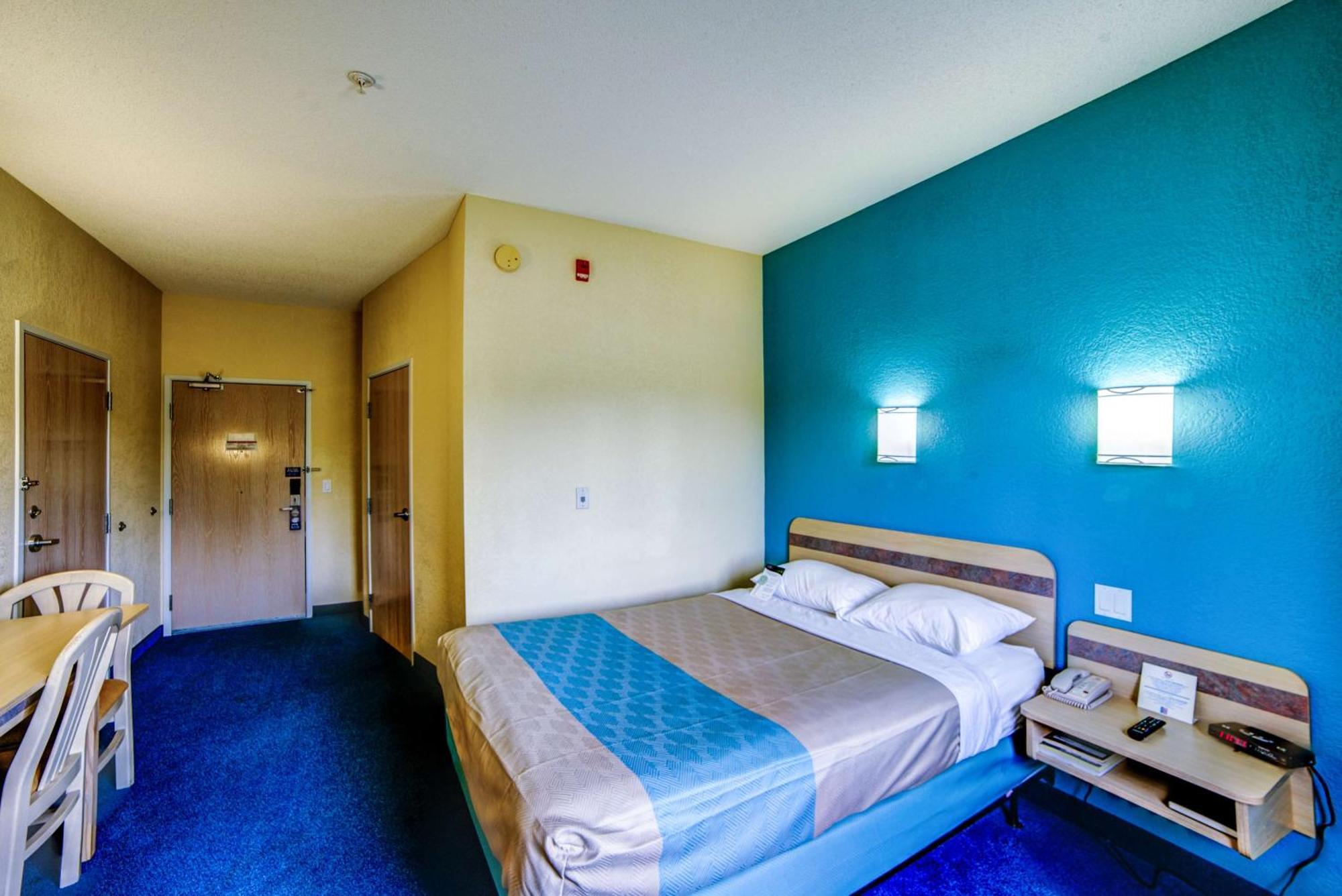 Queen Room - Disability Access - Roll in Shower