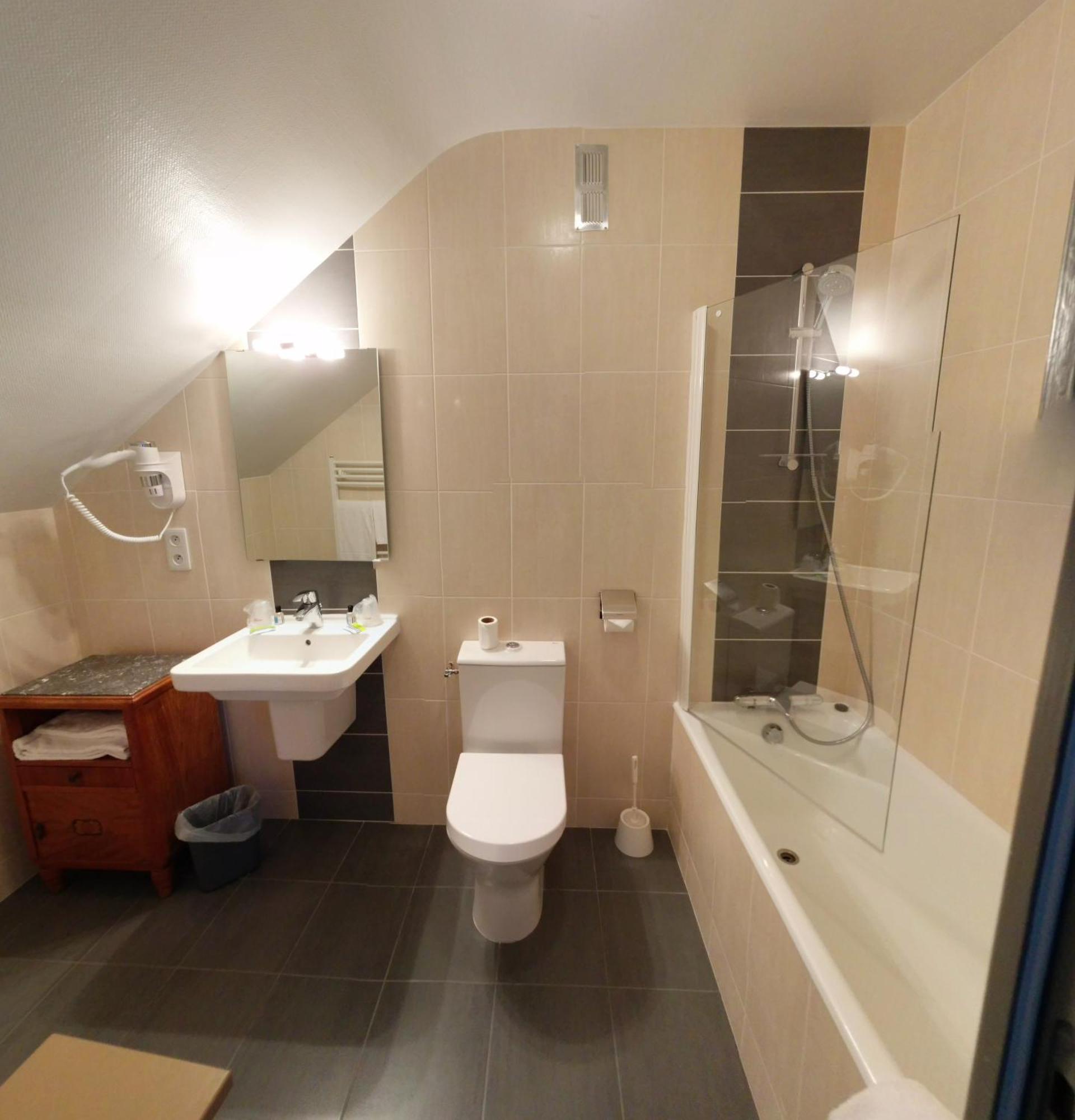 Chambre Familiale (2 Adultes + 1 Enfant)