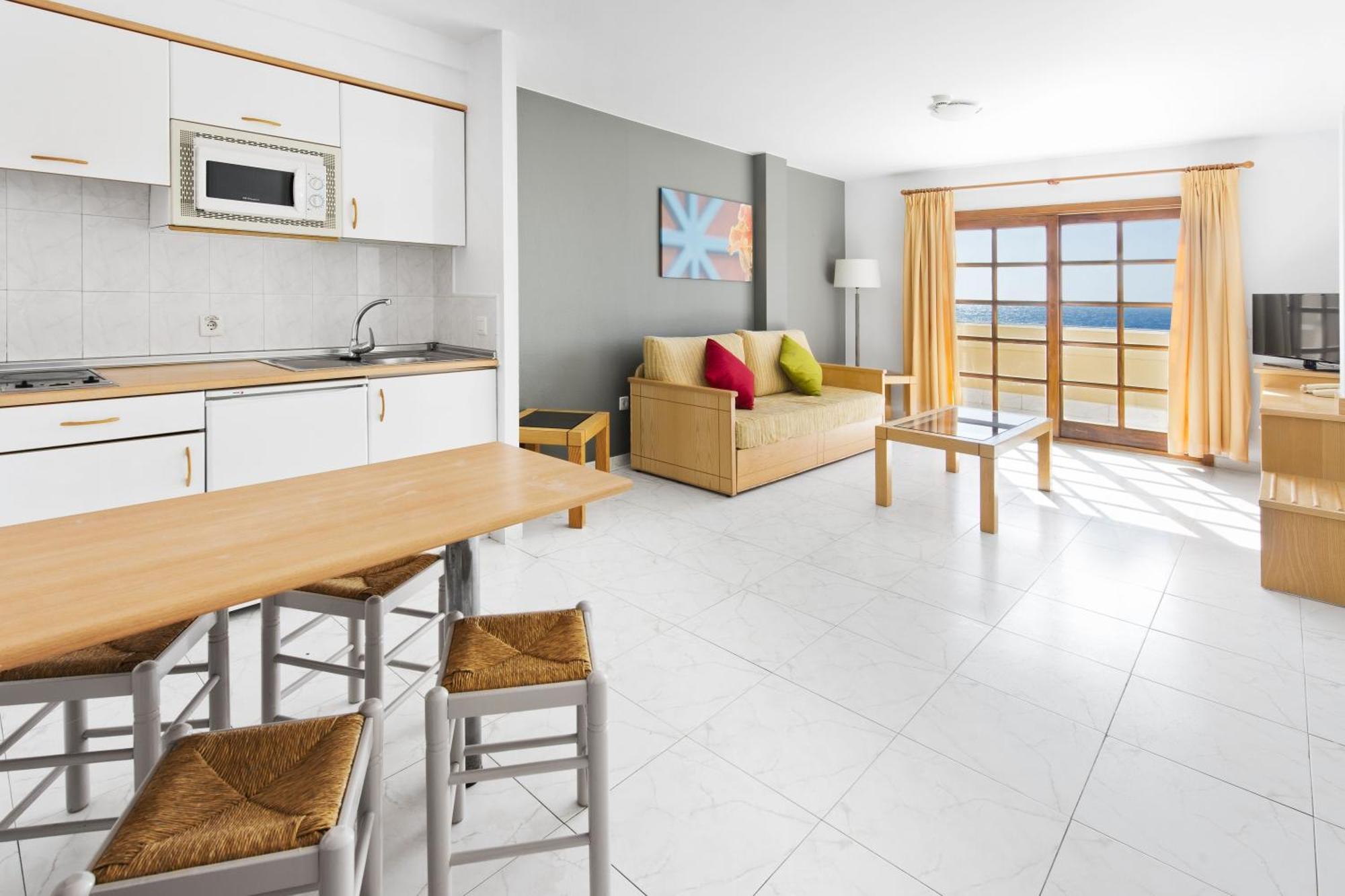 Two-Bedroom Apartment Sea View (3 Adults + 2 Child)