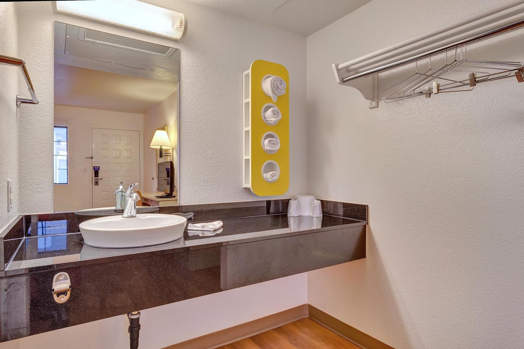 Queen Room with Roll-in Shower - Mobility Accessible/Non-Smoking