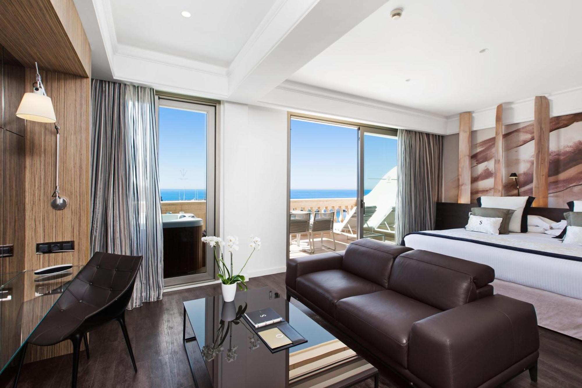 Junior Suite with Sea View and Hot Tub