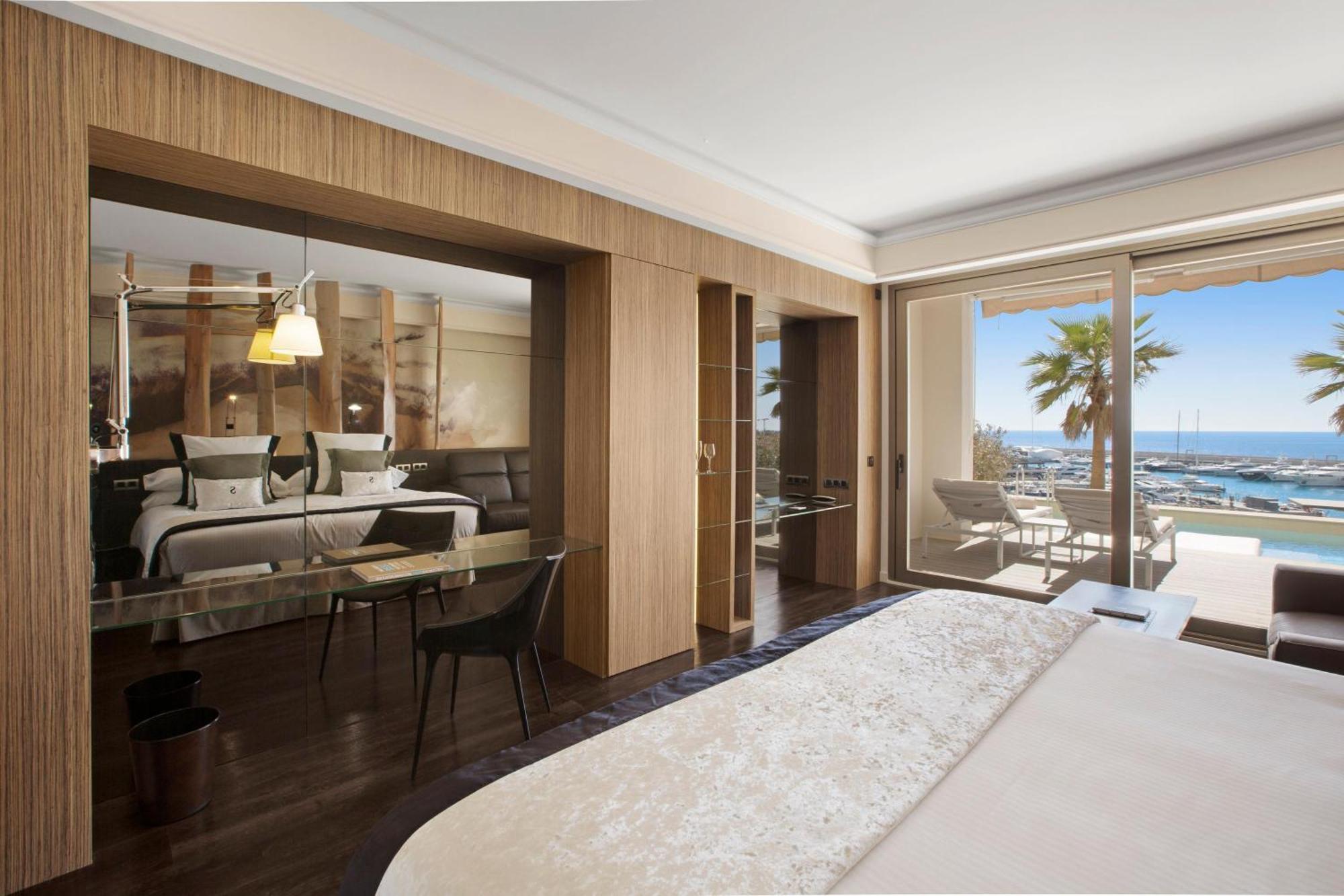 Superior Double Room Swim Up with Sea View