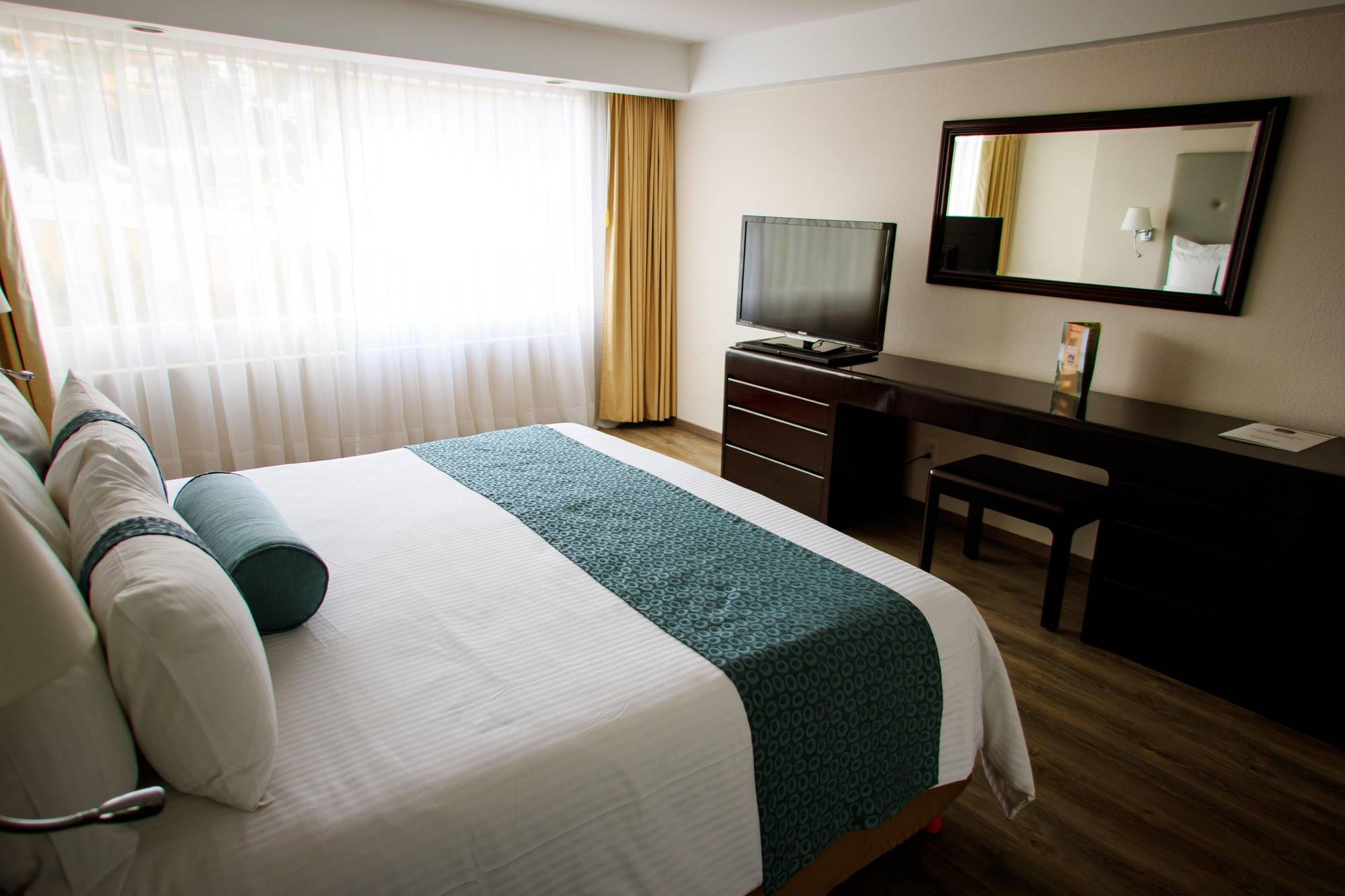 Standard King Room - Non-Smoking