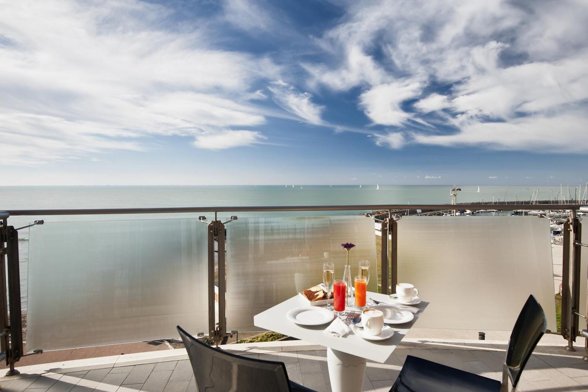 Triple Room with Balcony and Sea View
